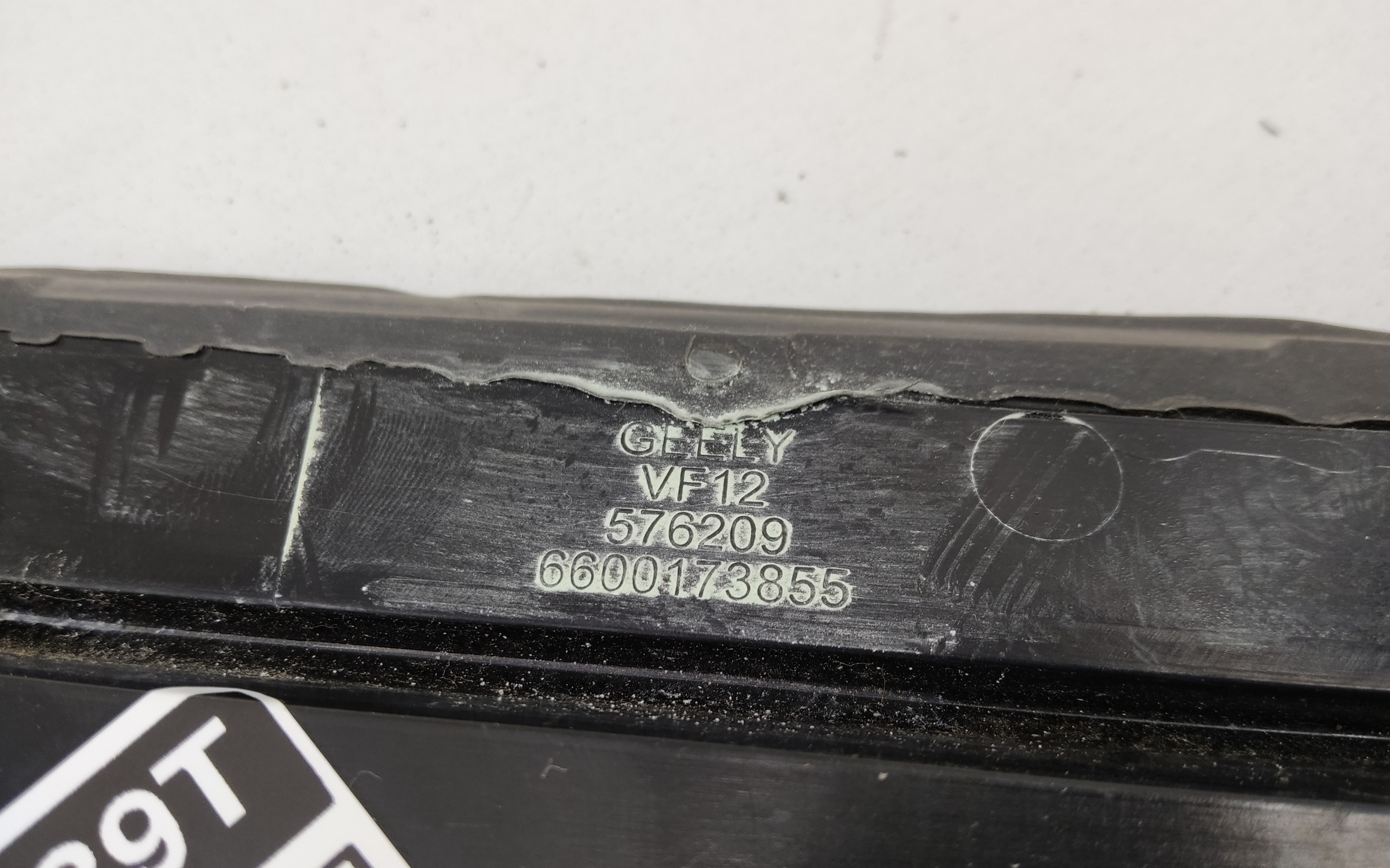 Накладка крыла переднего левого "уголок" Geely Okavango Restail