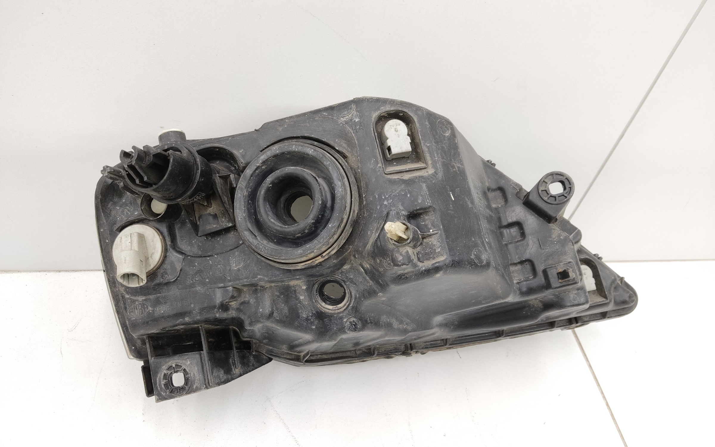 Фара передняя левая Renault Logan 1 Restail галоген