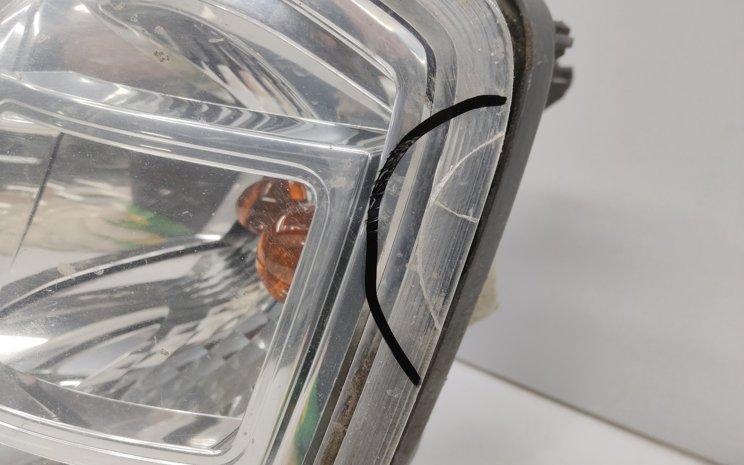 Фара передняя левая Renault Logan 1 Restail галоген