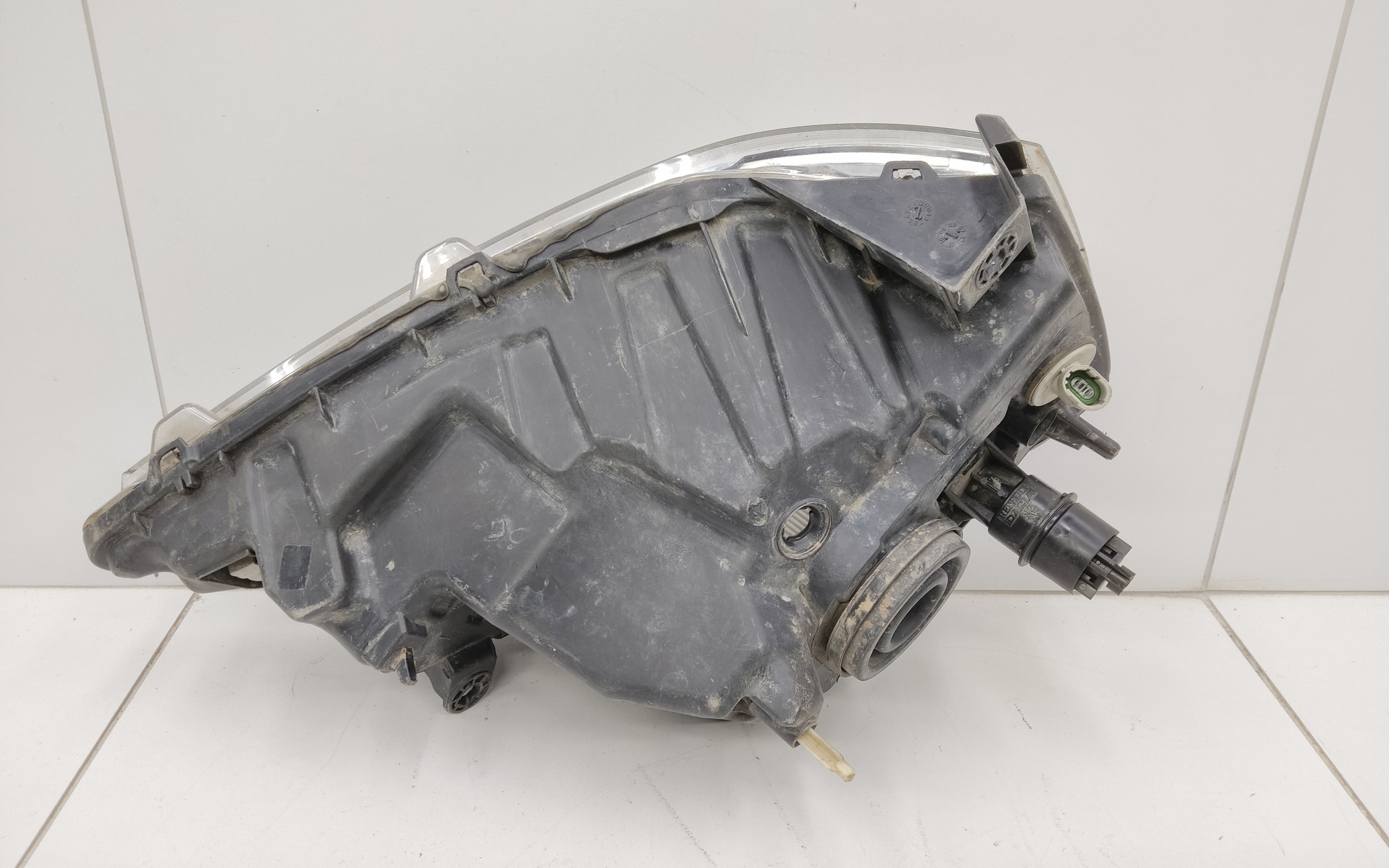 Фара передняя левая Renault Logan 1 Restail галоген