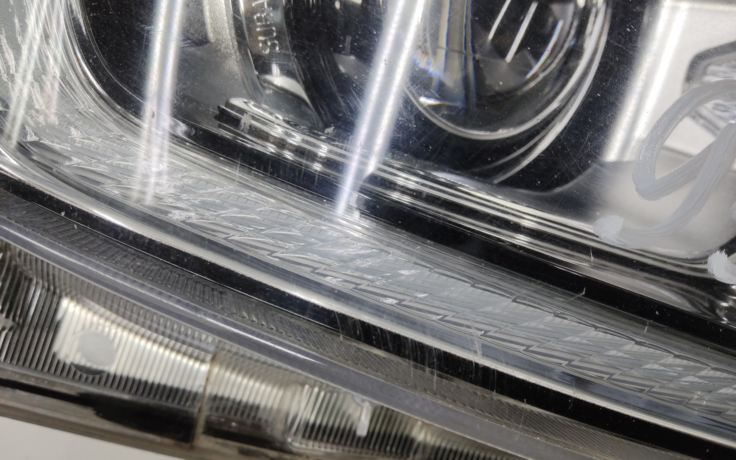 Фара передняя правая Subaru Forester 5 SK LED