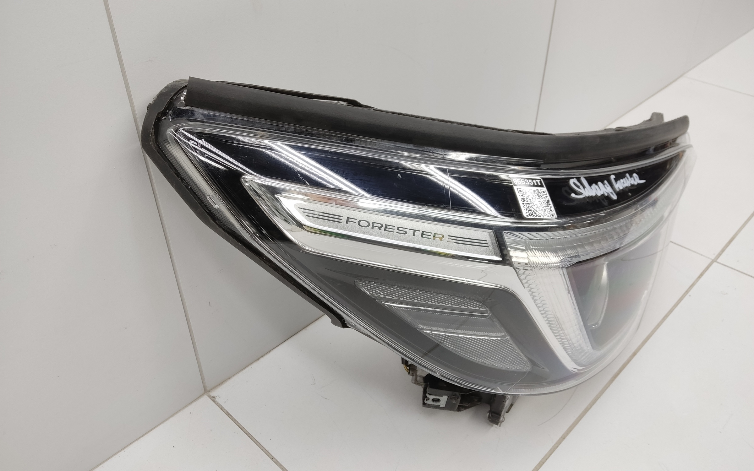 Фара передняя правая Subaru Forester 5 SK LED