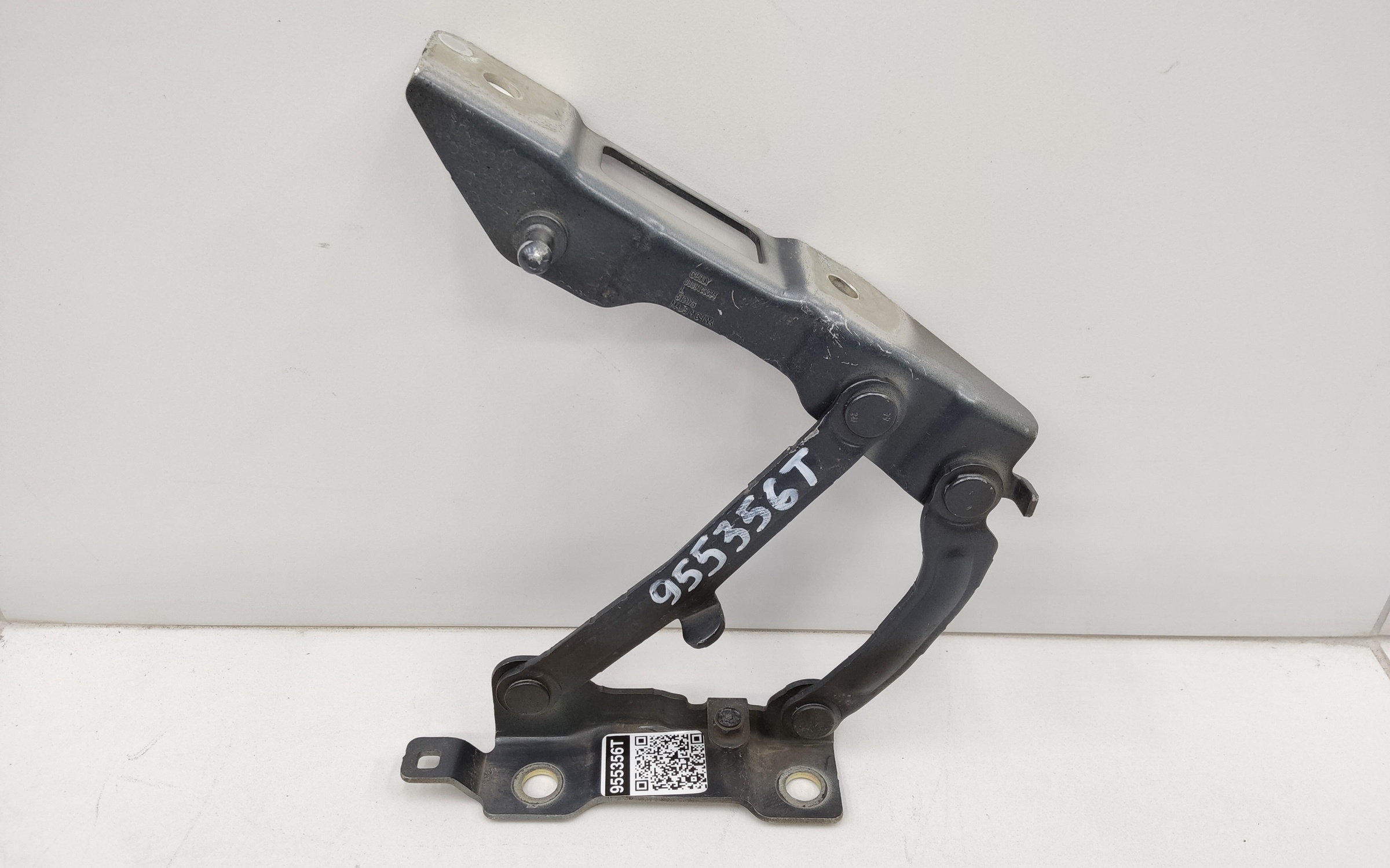 Петля капота левая Geely Monjaro