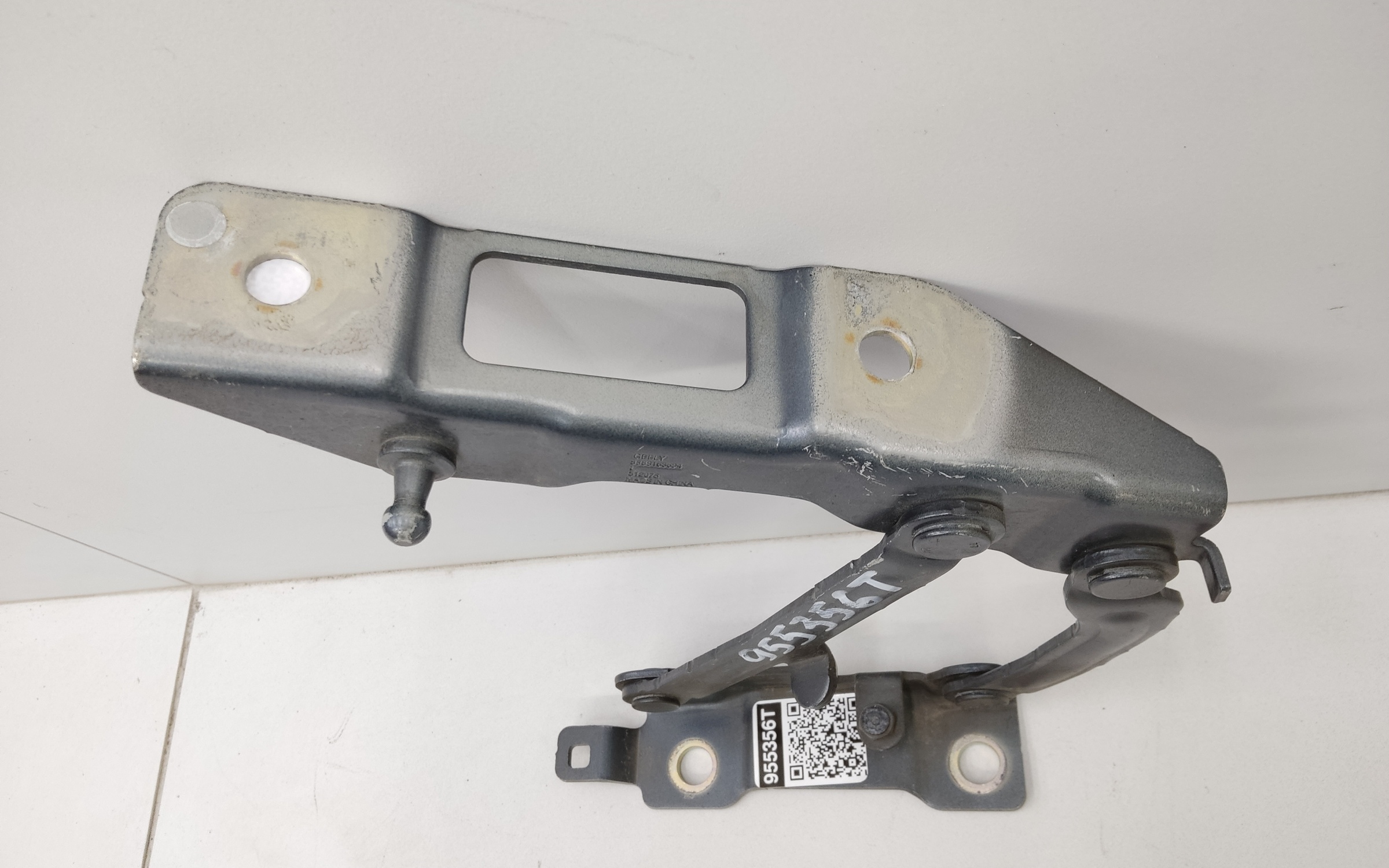 Петля капота левая Geely Monjaro