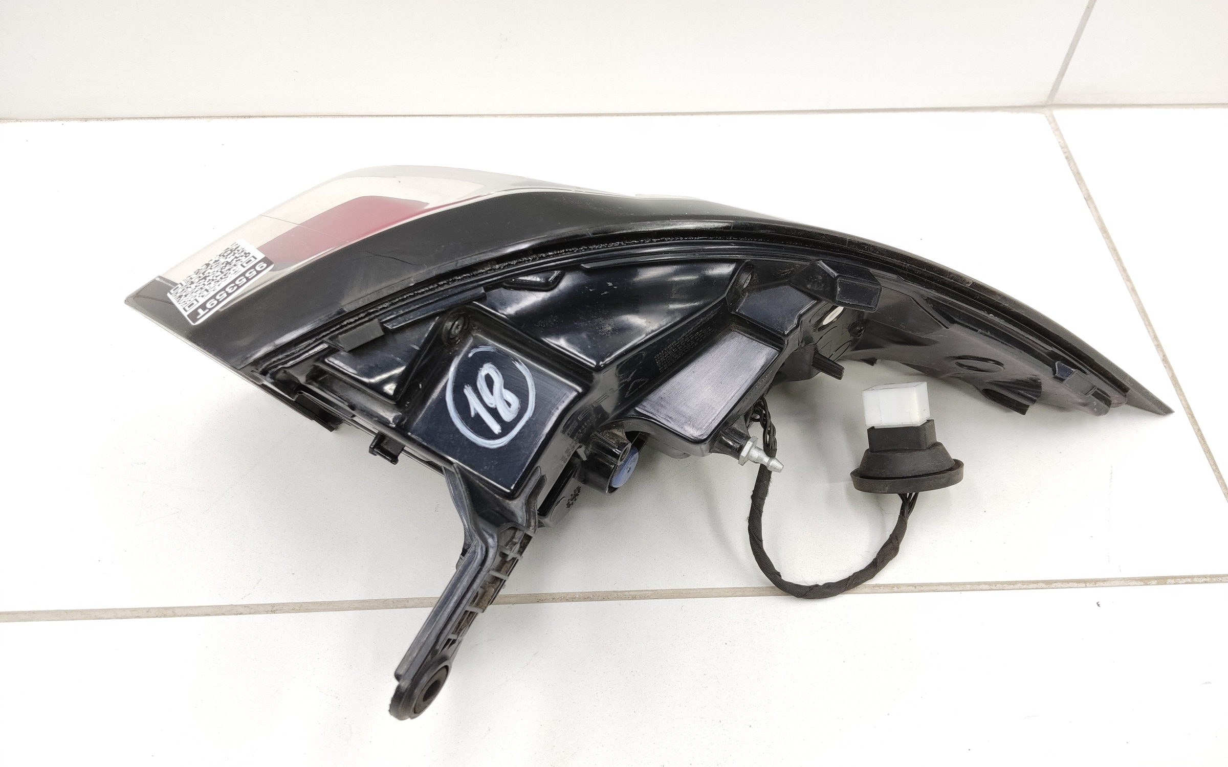 Фонарь задний левый наружный Geely Okavango Restail LED