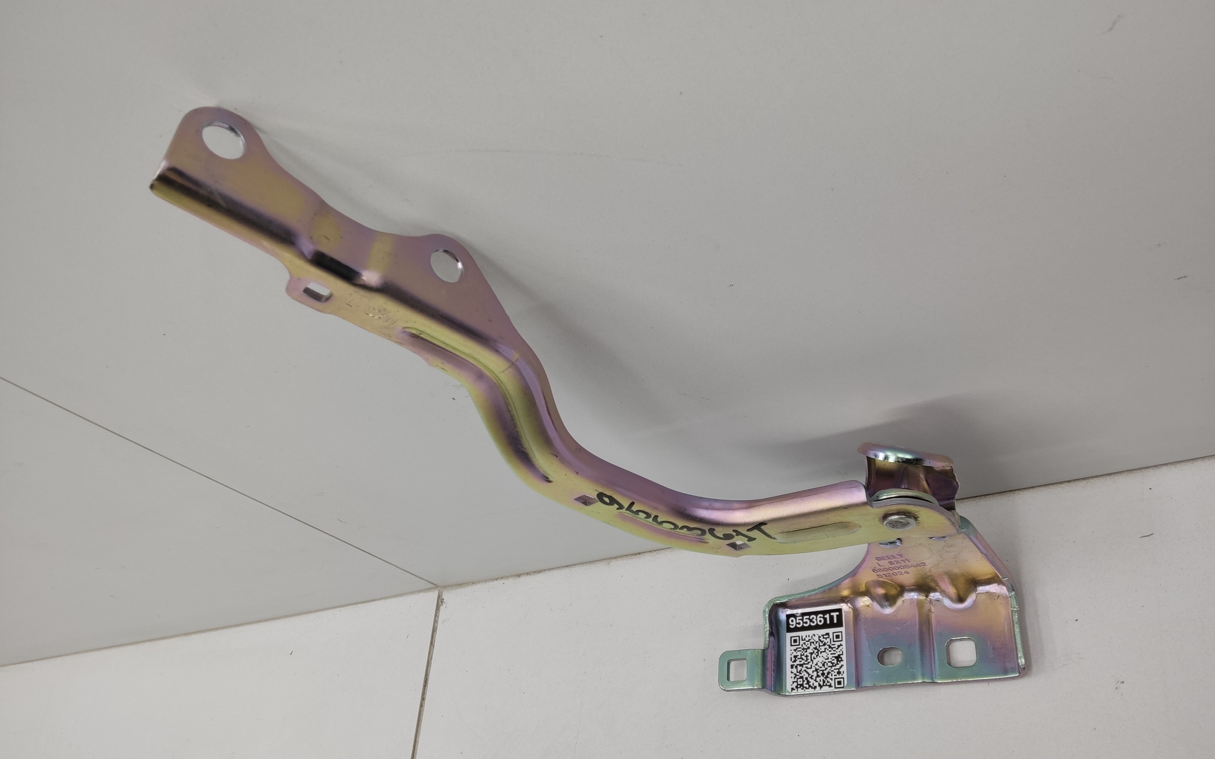 Петля капота левая Geely Coolray