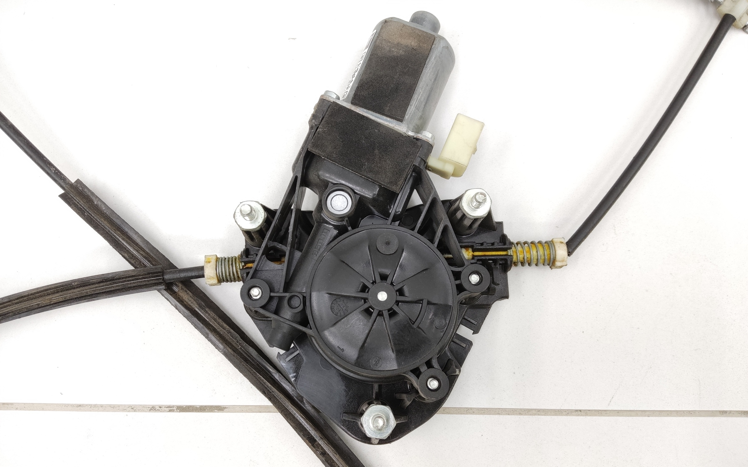 Стеклоподъёмник передний левый Lada Granta Restail