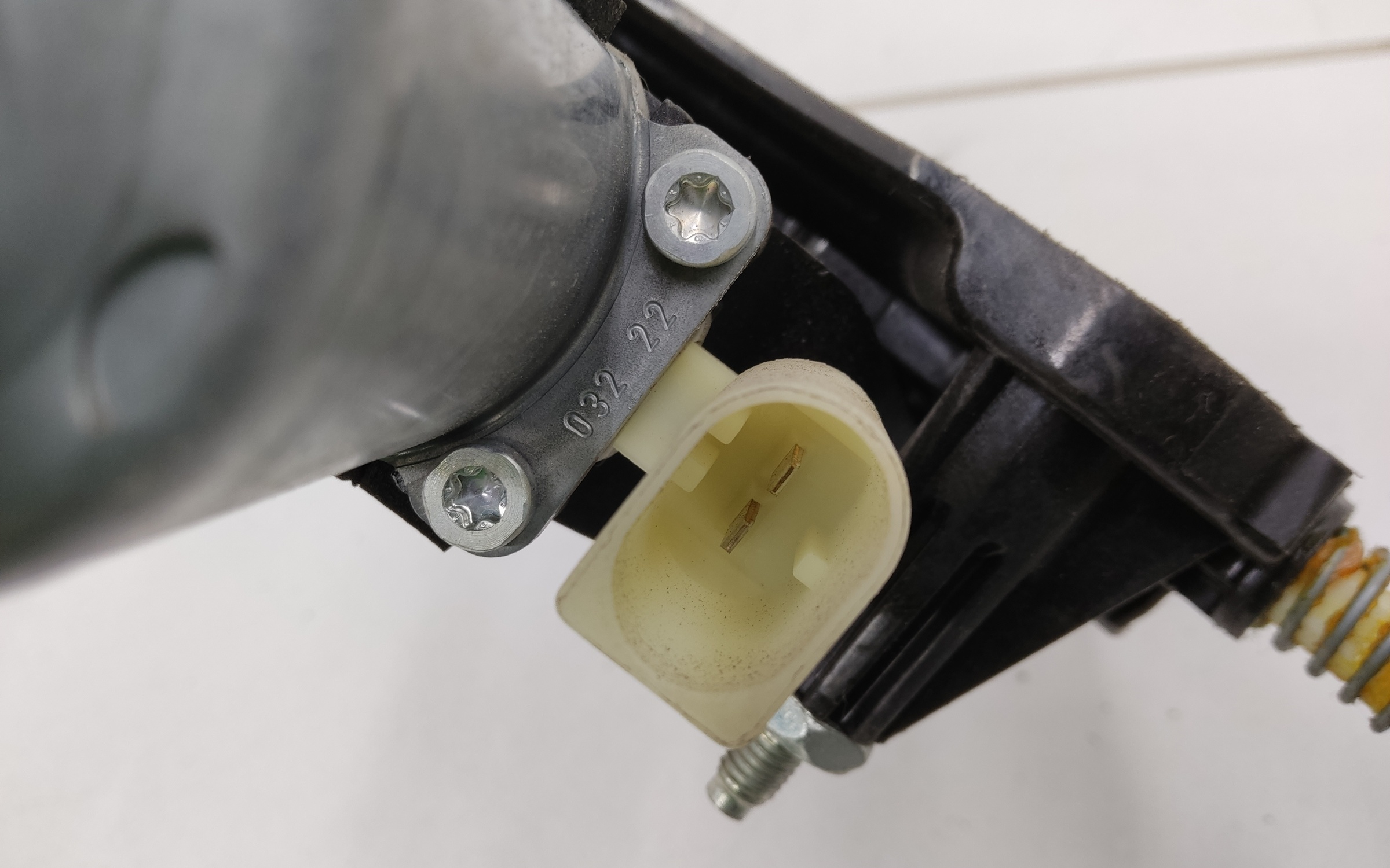 Стеклоподъёмник передний левый Lada Granta Restail