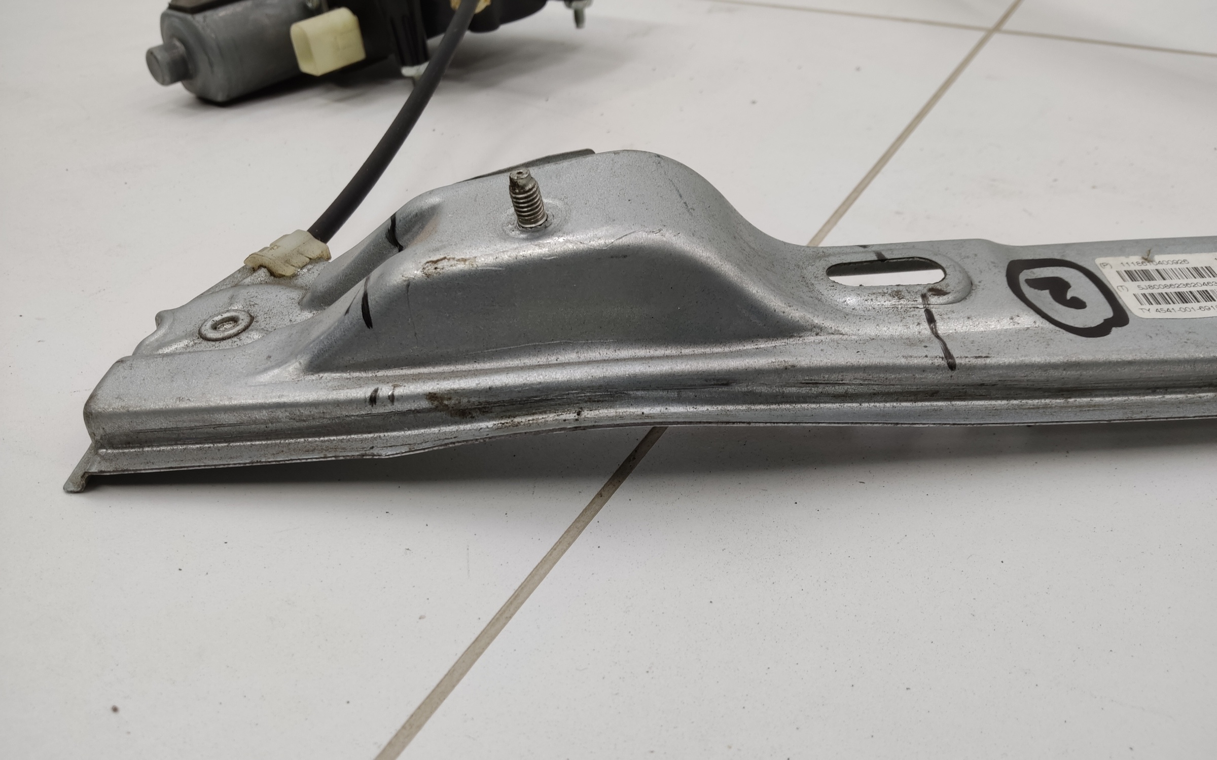 Стеклоподъёмник передний левый Lada Granta Restail