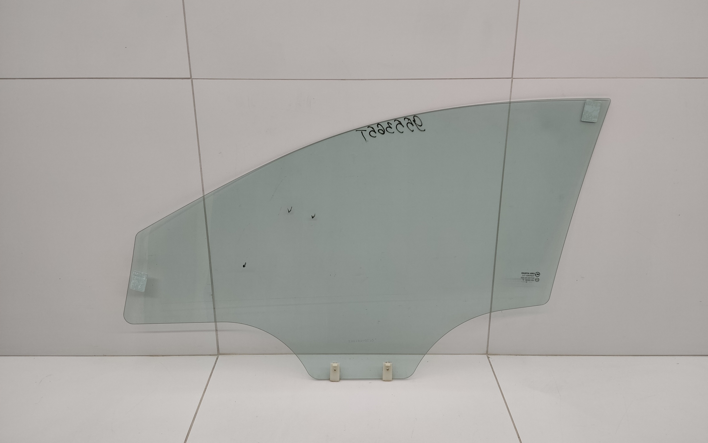 Стекло двери передней правой Hyundai Solaris 1