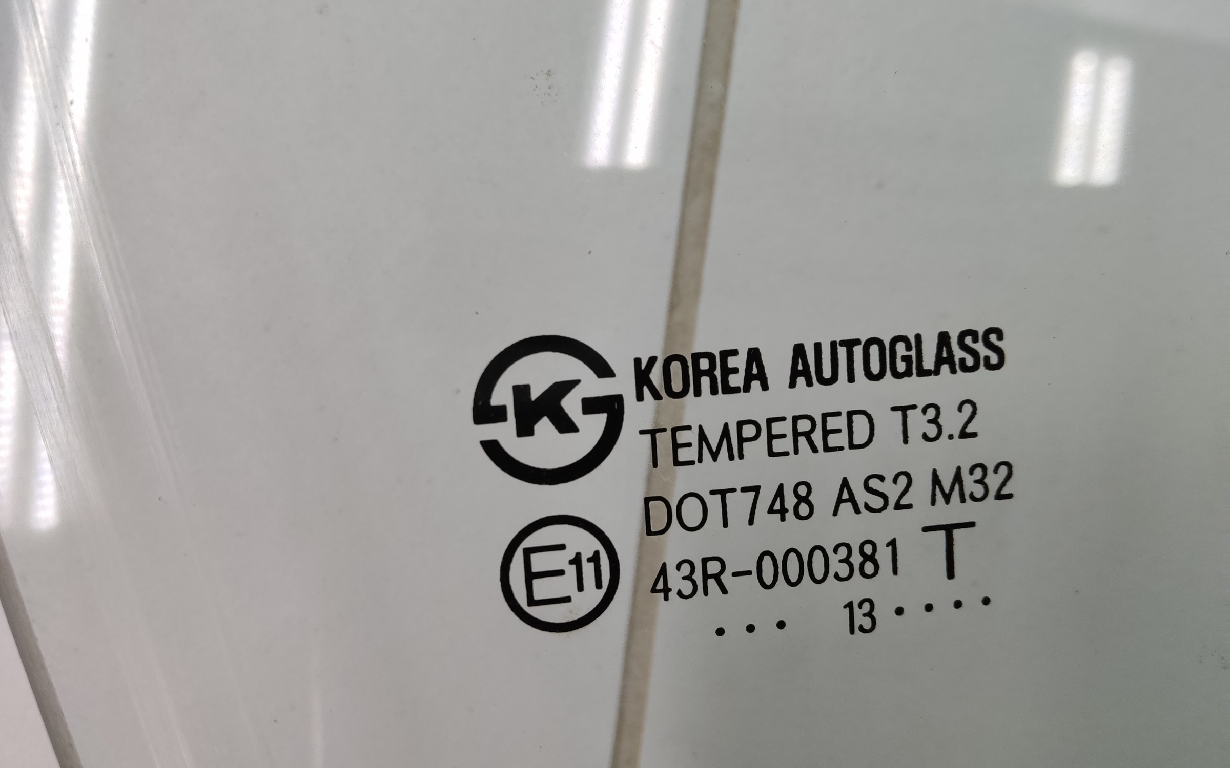 Стекло двери передней правой Hyundai Solaris 1