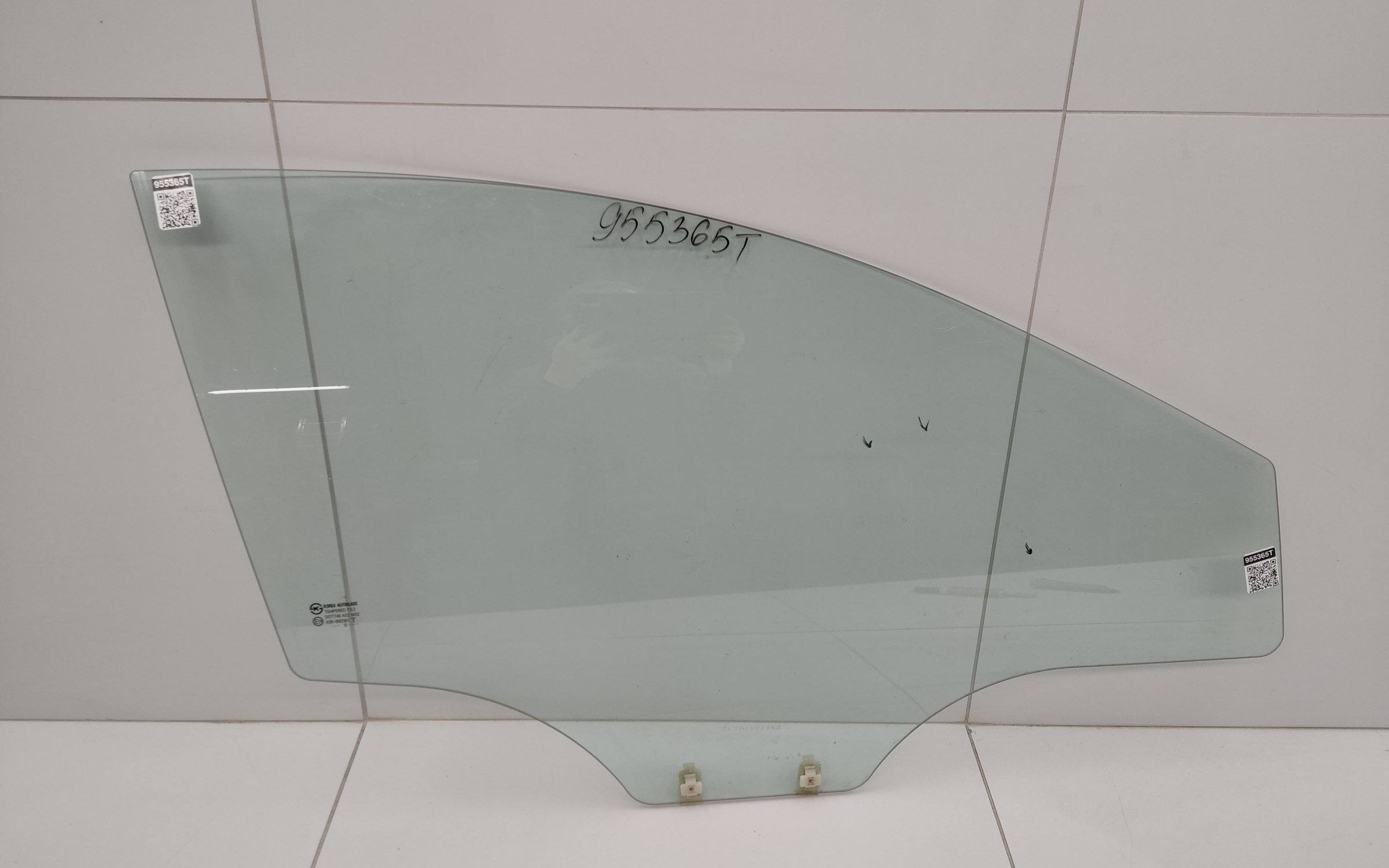 Стекло двери передней правой Hyundai Solaris 1