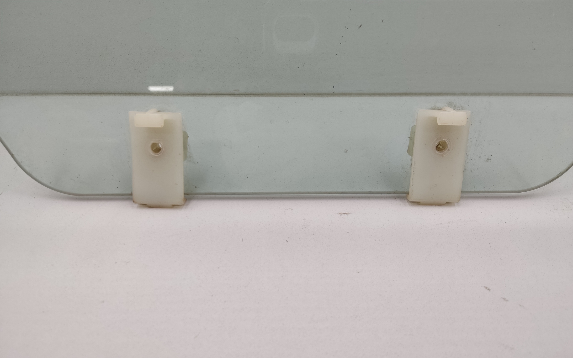 Стекло двери передней правой Hyundai Solaris 1