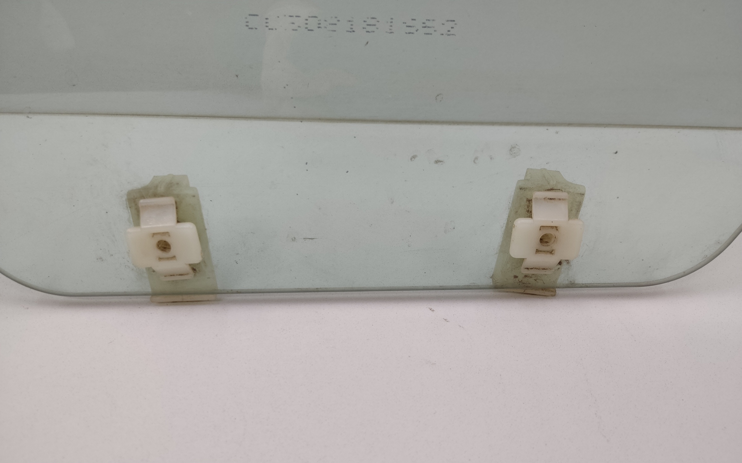 Стекло двери передней правой Hyundai Solaris 1