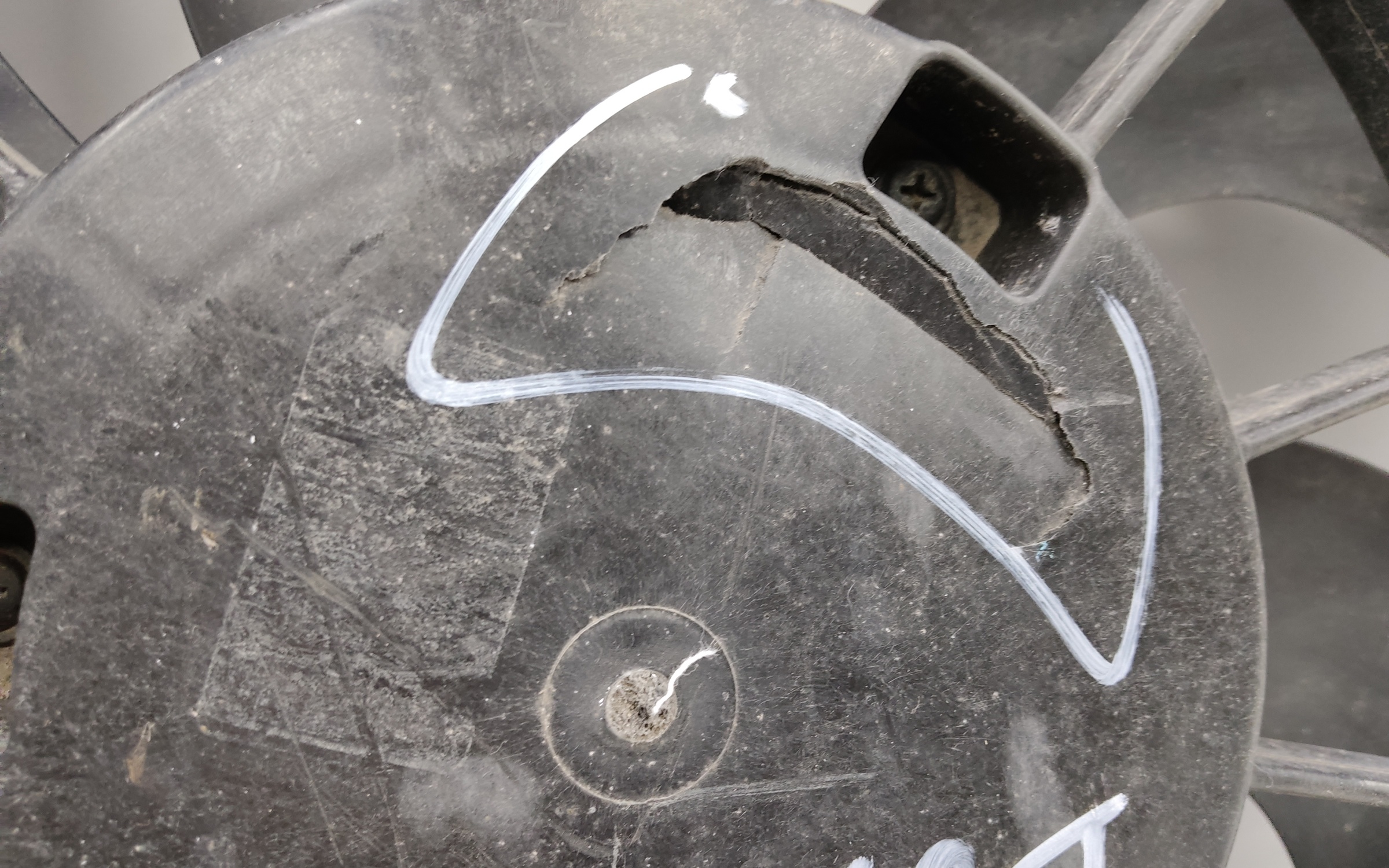 Диффузор вентилятора радиатора Hyundai Creta 2