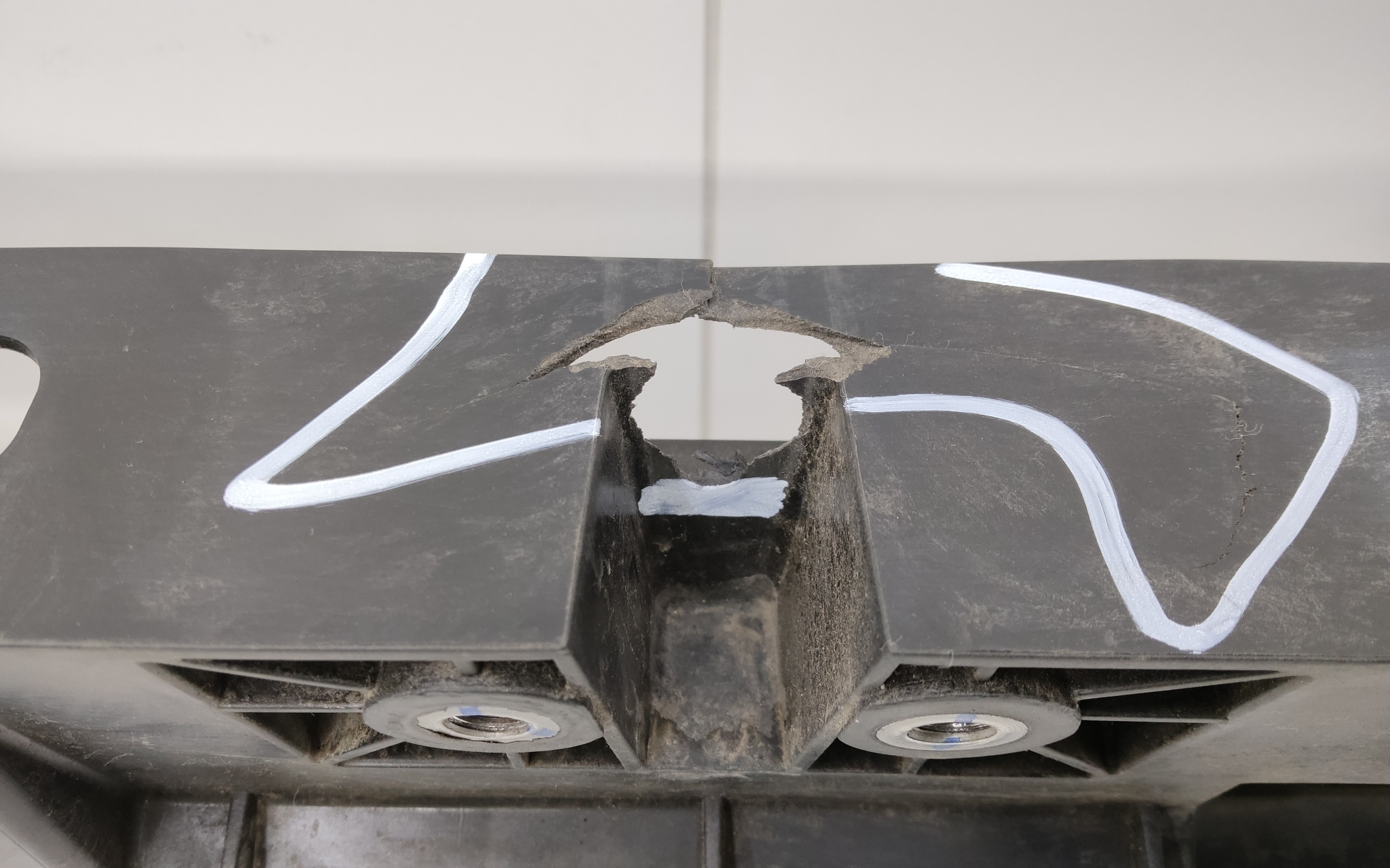 Панель передняя Geely Monjaro