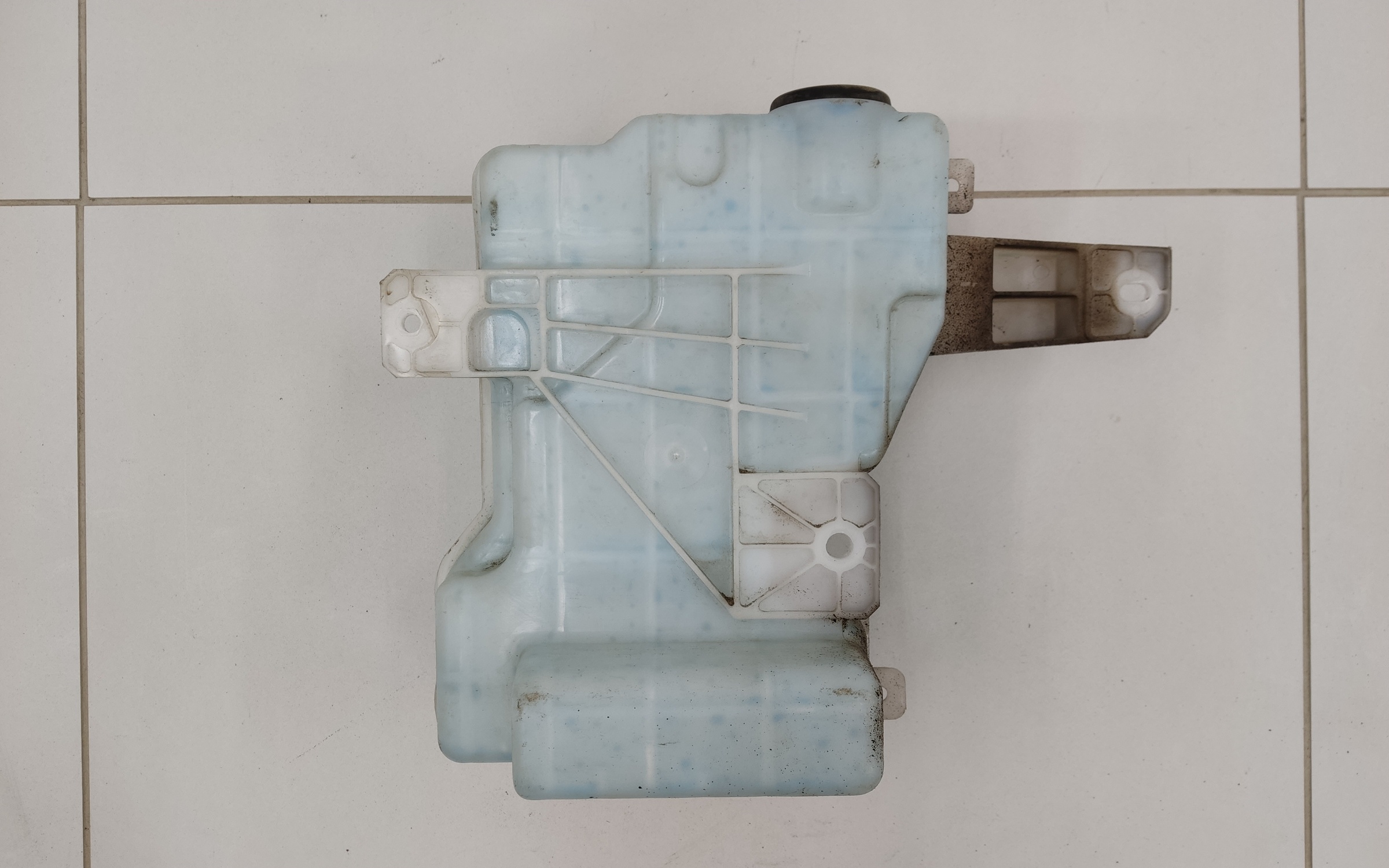 Бачок омывателя Geely Monjaro