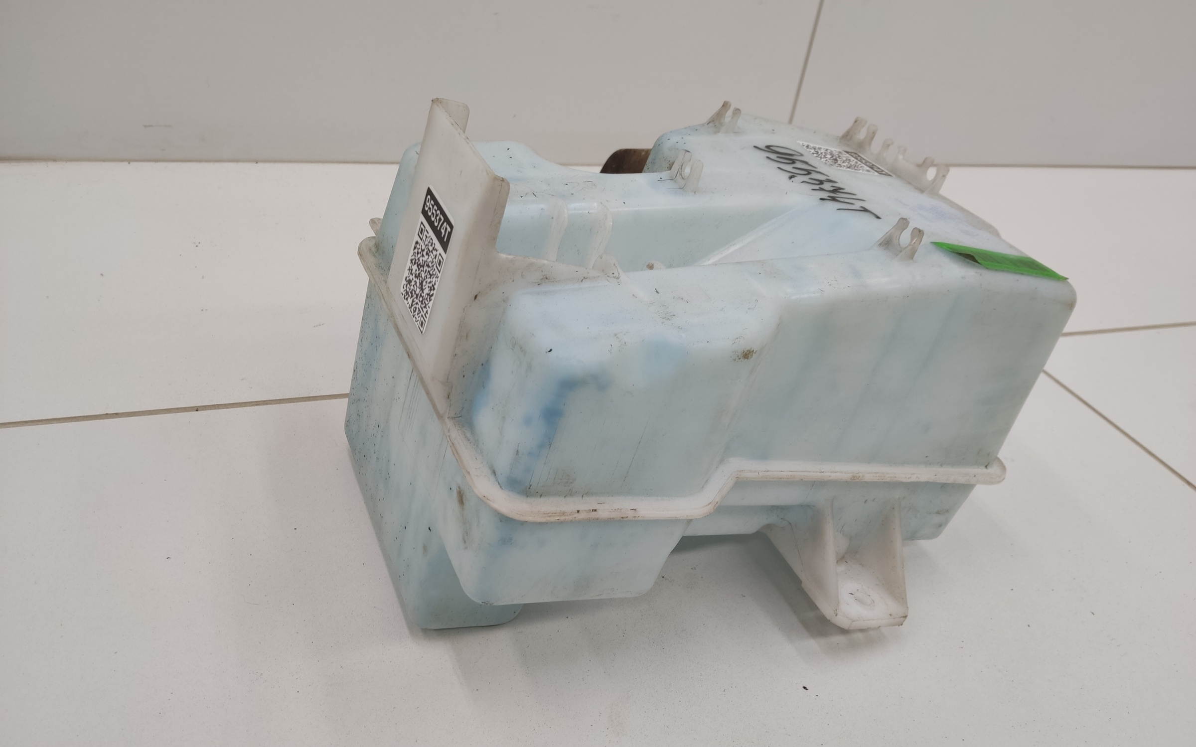 Бачок омывателя Geely Monjaro