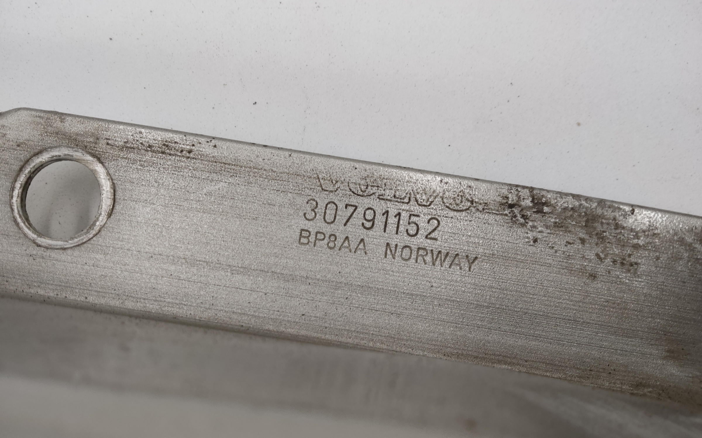 Усилитель переднего бампера Volvo S80 2