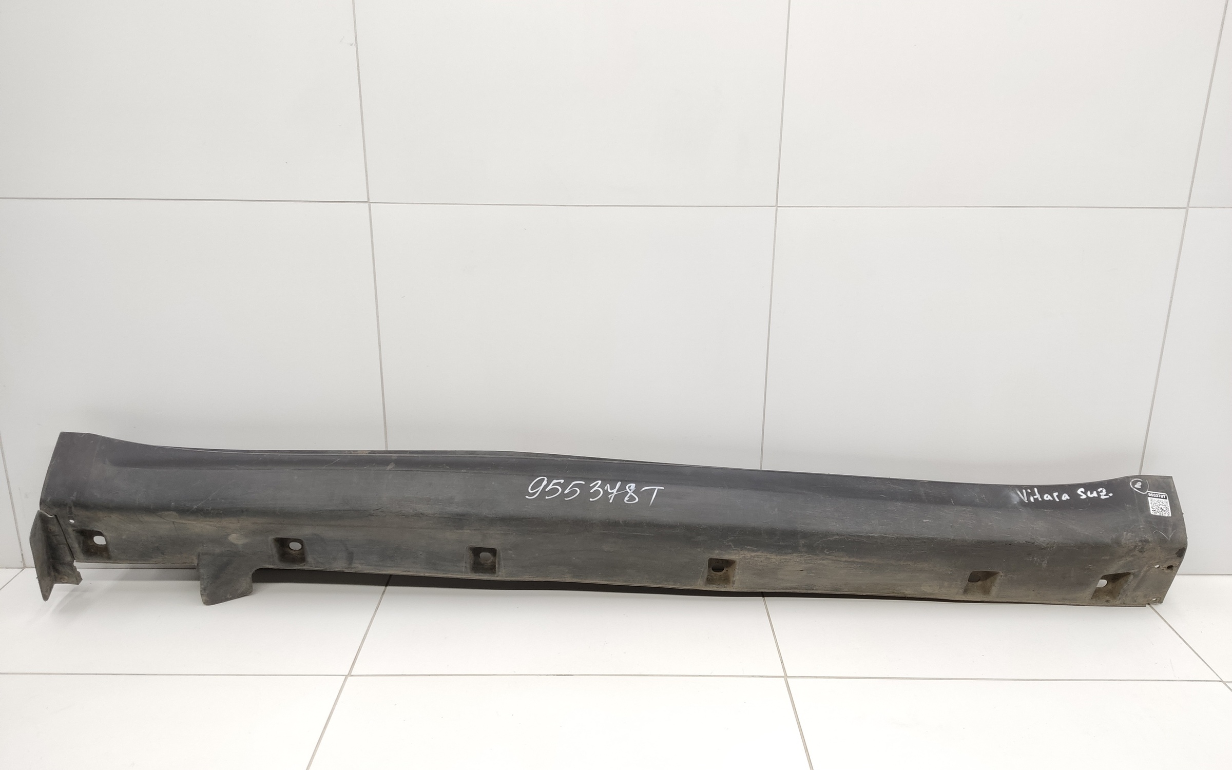 Накладка порога правого Suzuki Vitara 2