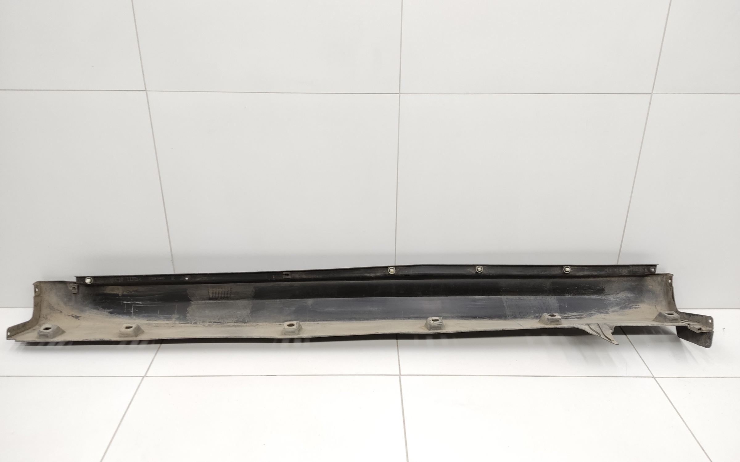 Накладка порога правого Suzuki Vitara 2