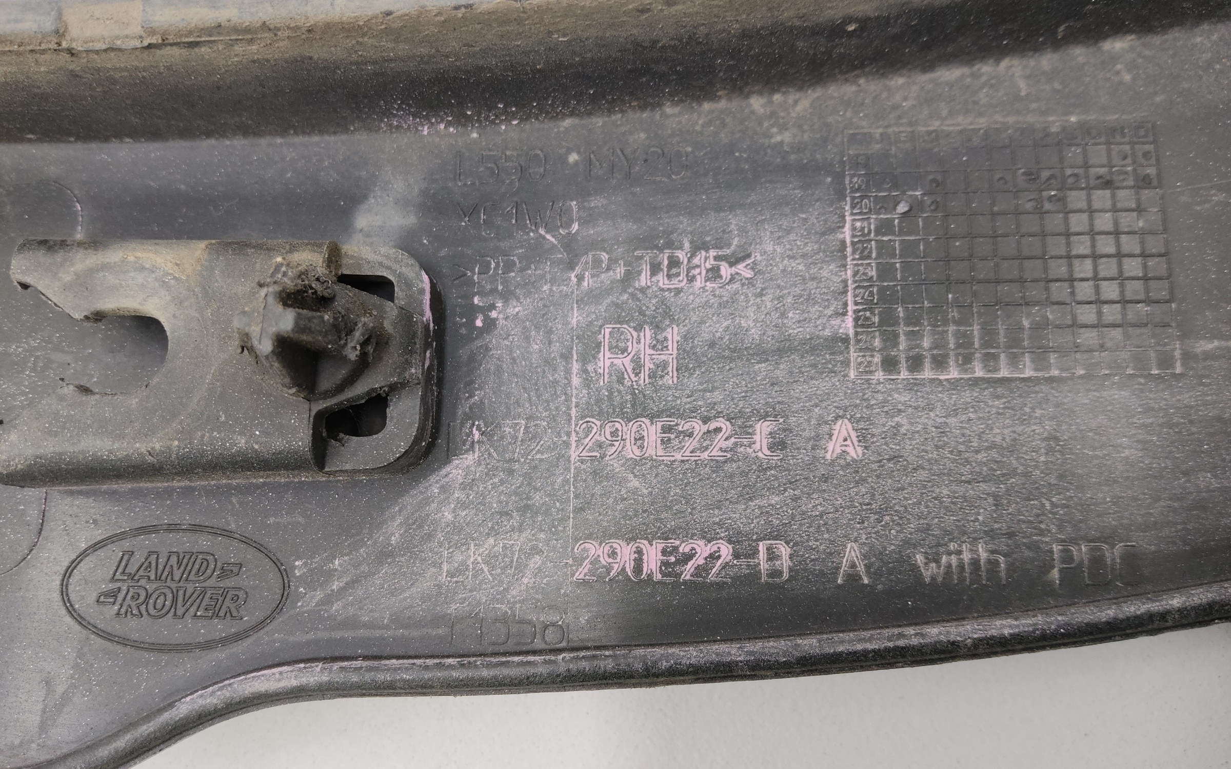 Накладка крыла заднего правого Land Rover Discovery Sport без парктроника