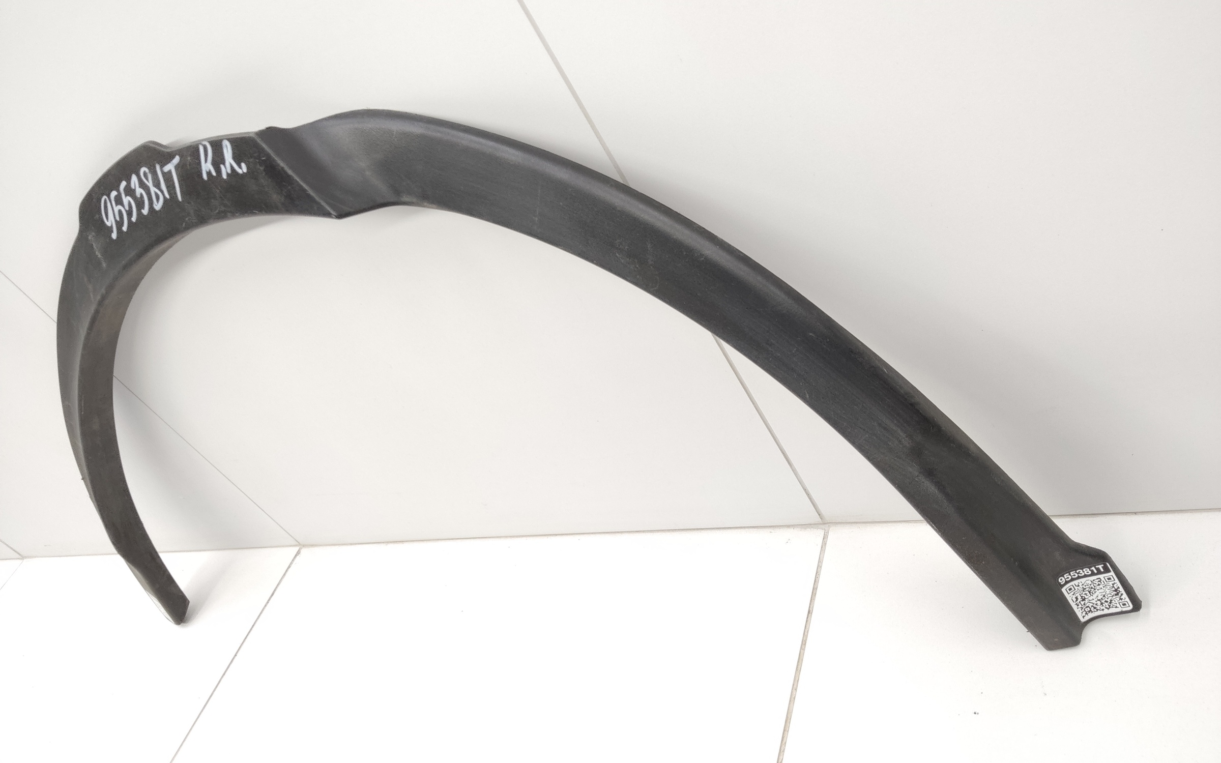 Накладка крыла заднего правого Land Rover Discovery Sport без парктроника