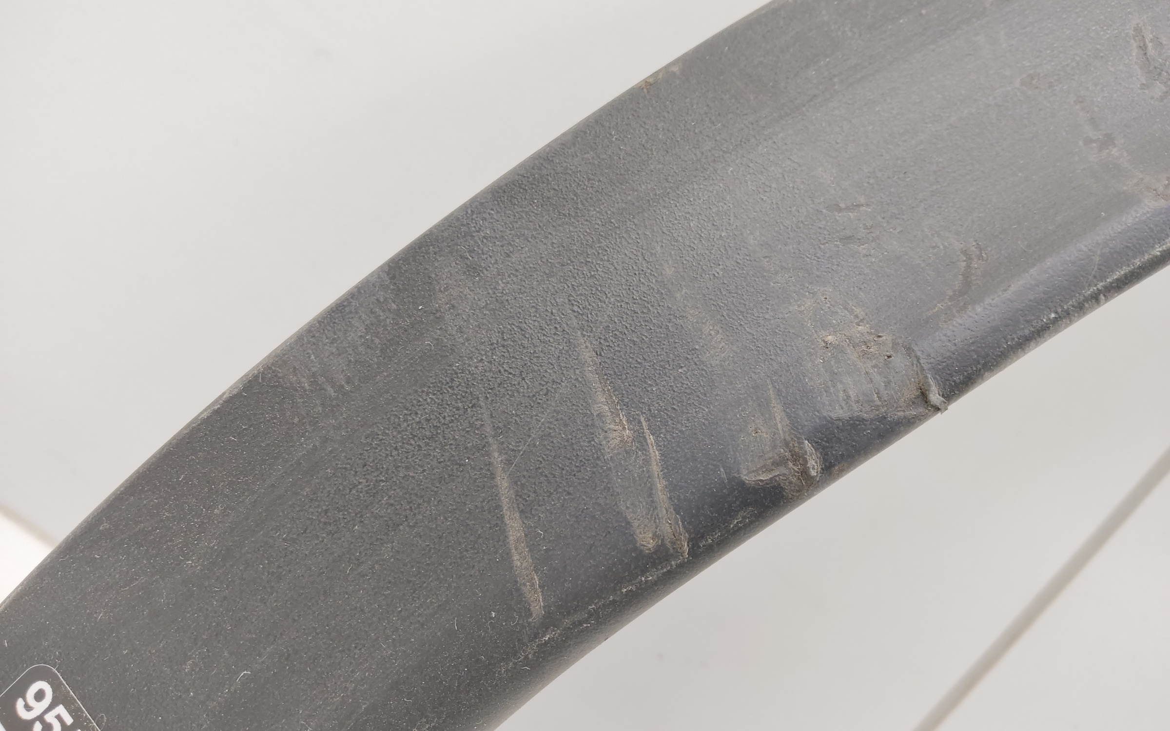 Накладка крыла заднего правого Land Rover Discovery Sport без парктроника