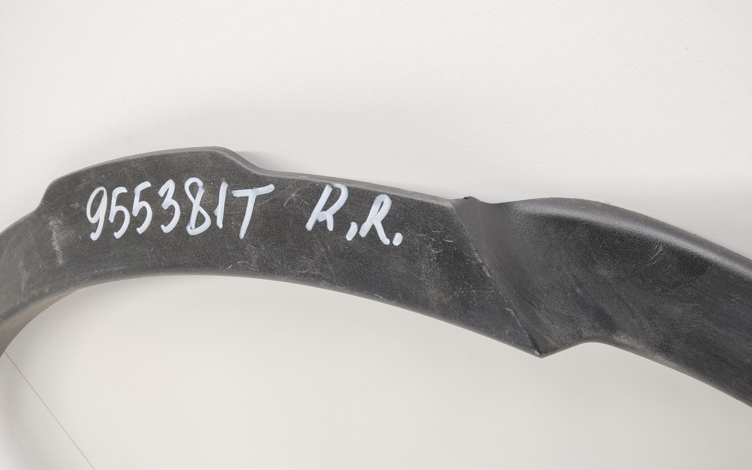 Накладка крыла заднего правого Land Rover Discovery Sport без парктроника