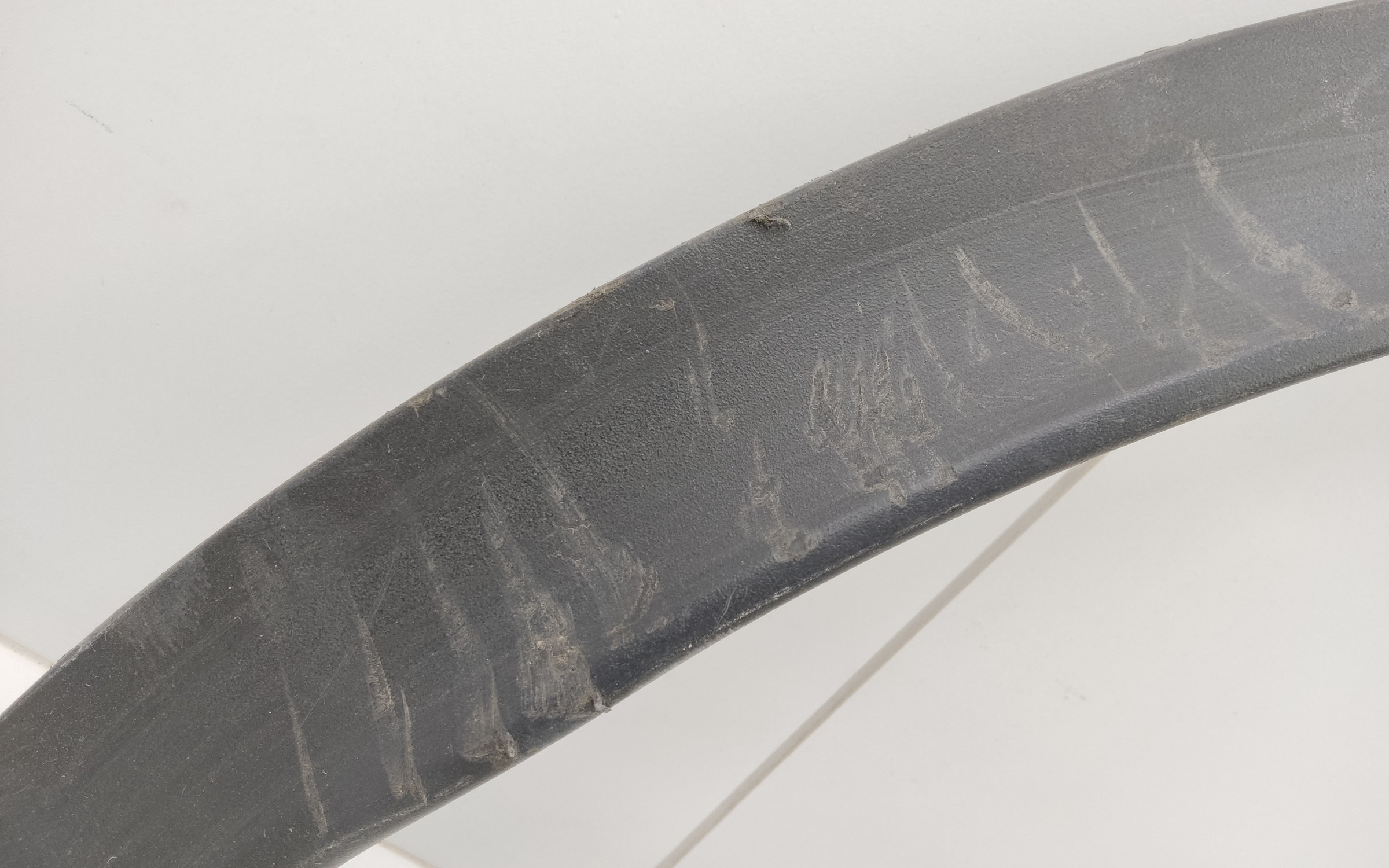 Накладка крыла заднего правого Land Rover Discovery Sport без парктроника