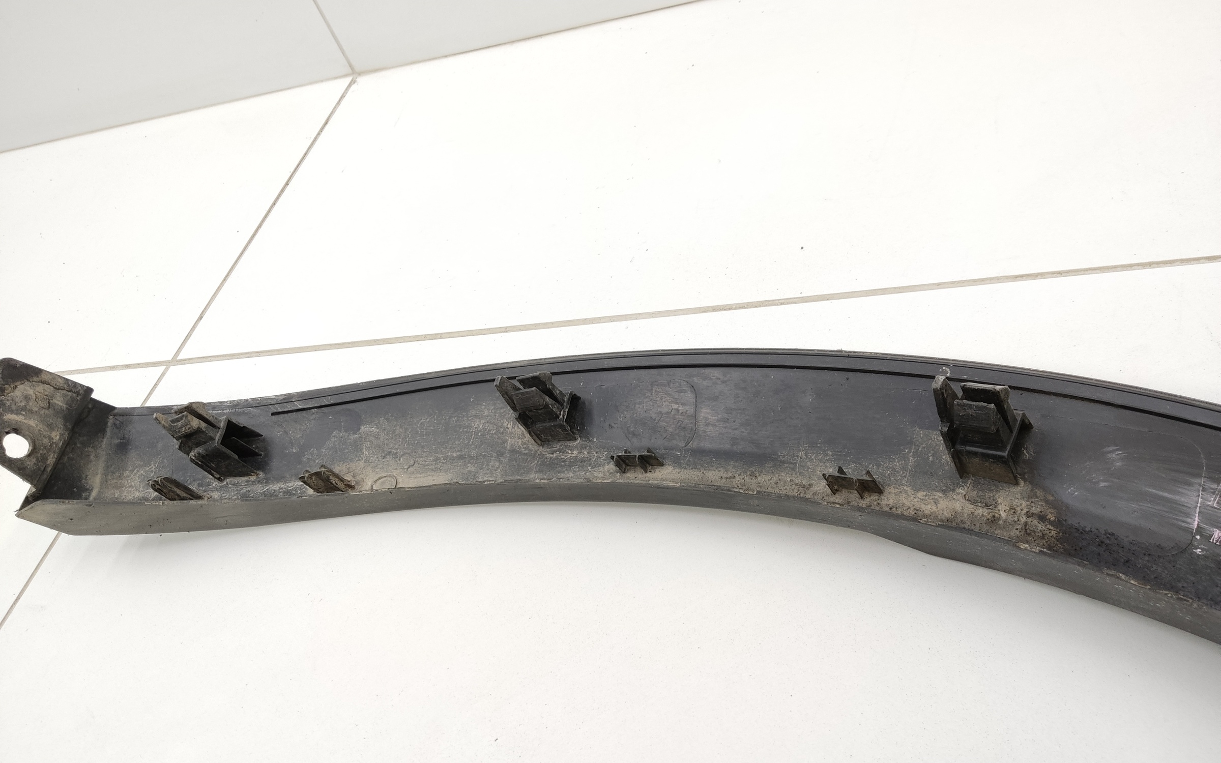 Накладка крыла заднего левого Geely Monjaro