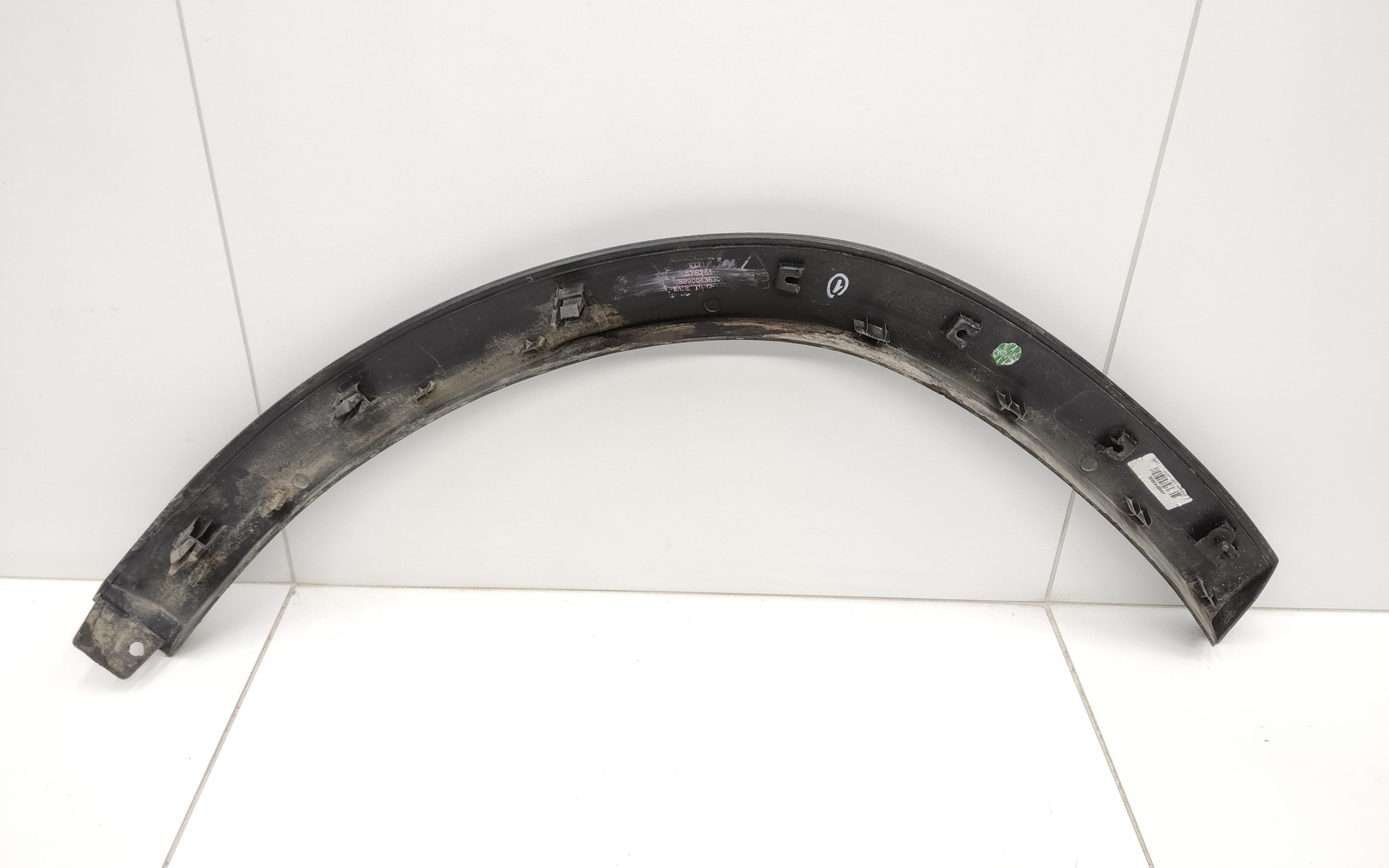 Накладка крыла заднего левого Geely Monjaro