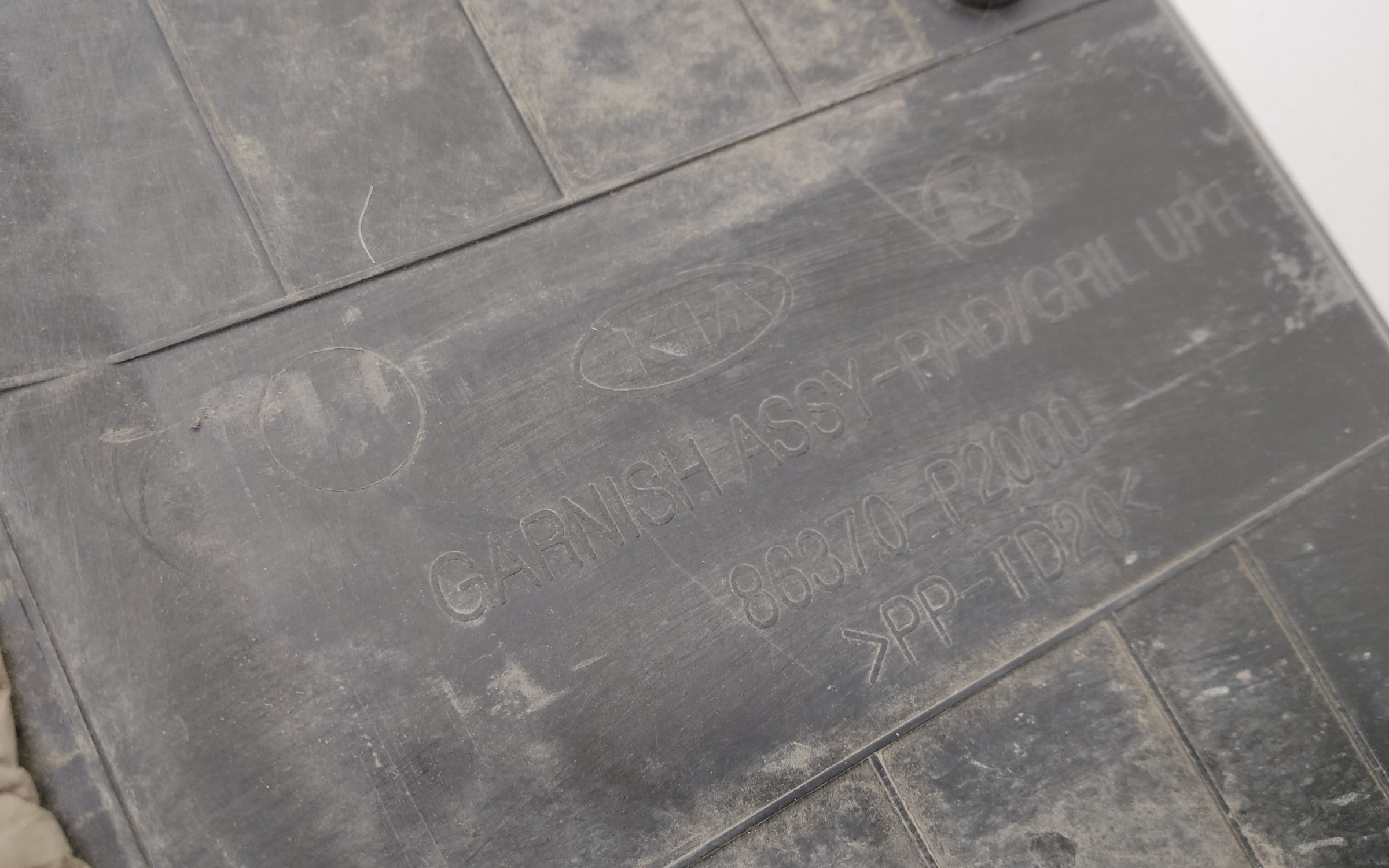 Накладка передней панели Kia Sorento 4