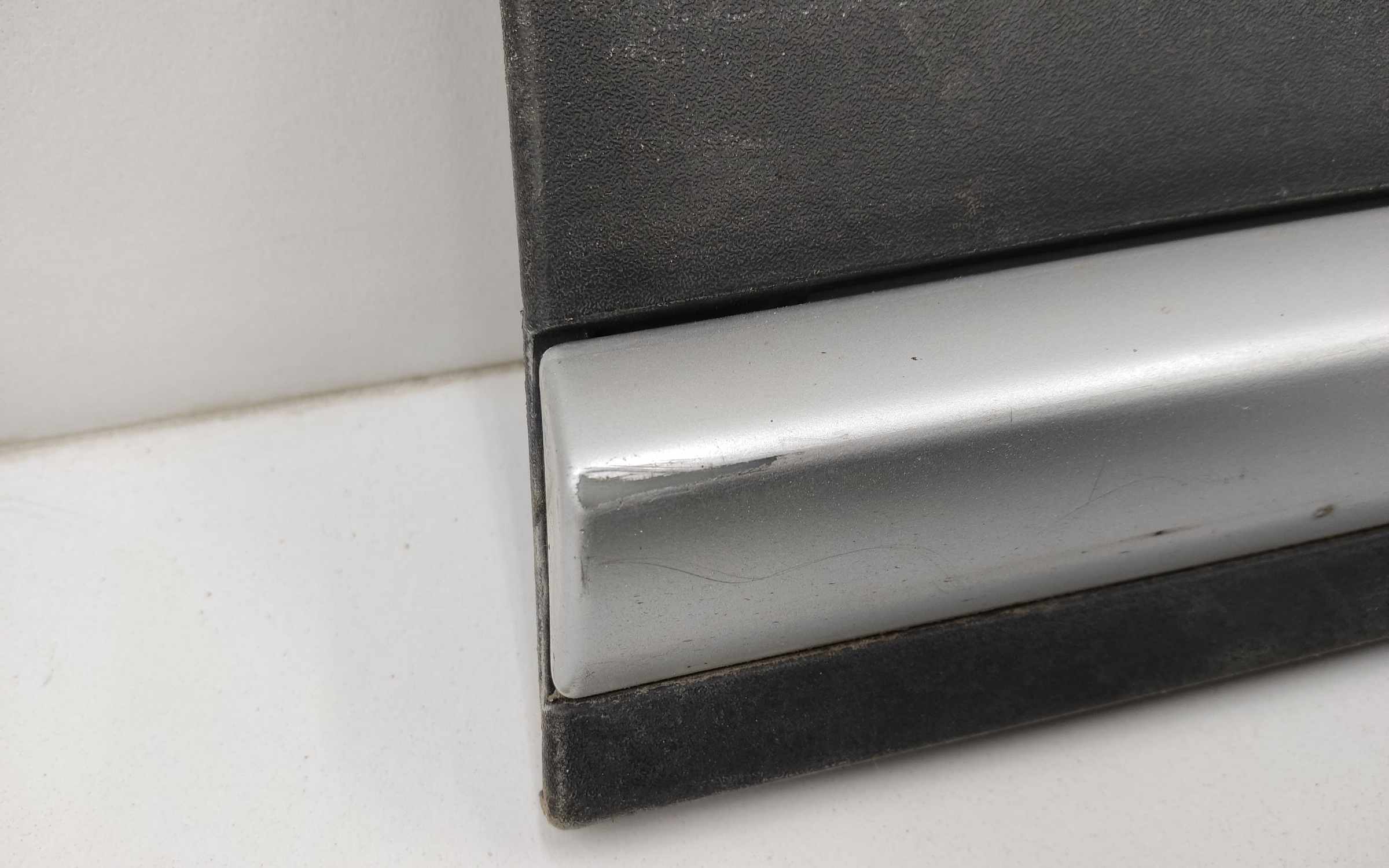 Накладка двери передней правой Geely Atlas