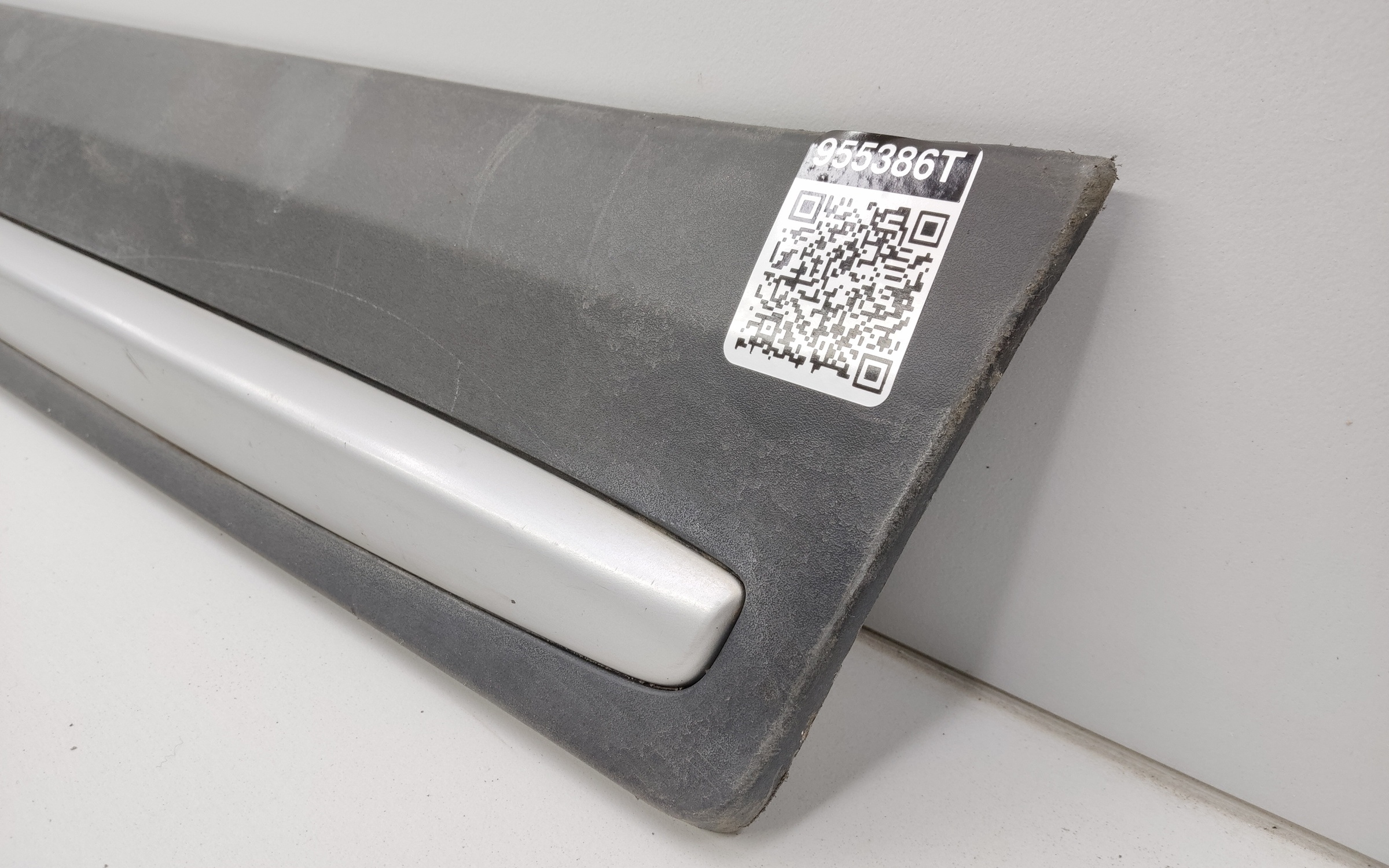 Накладка двери передней правой Geely Atlas