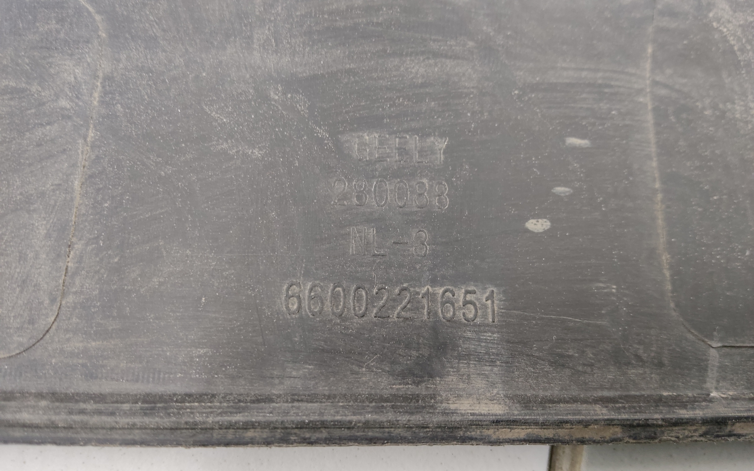 Накладка двери передней правой Geely Atlas