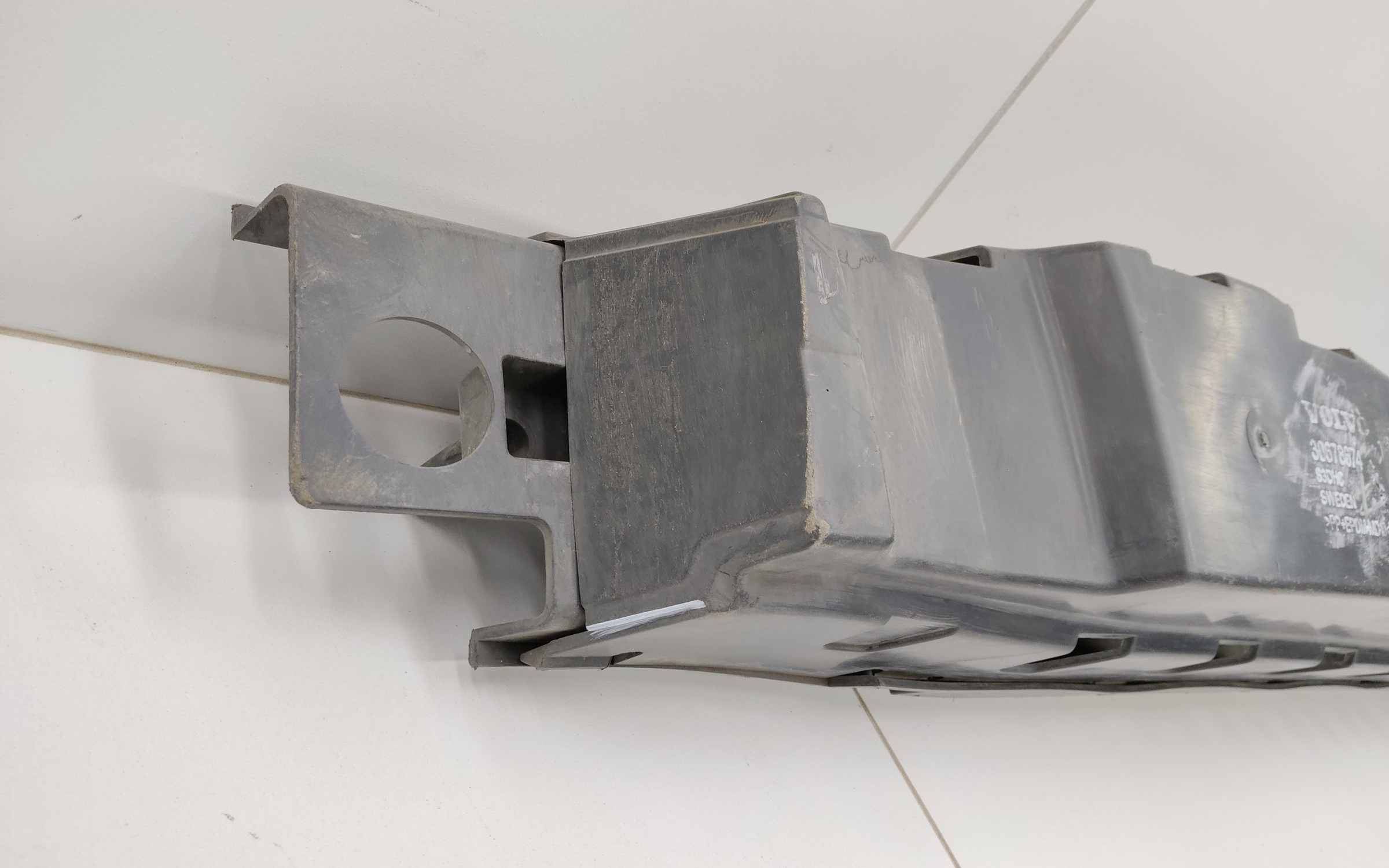 Абсорбер переднего бампера  Volvo XC70 2