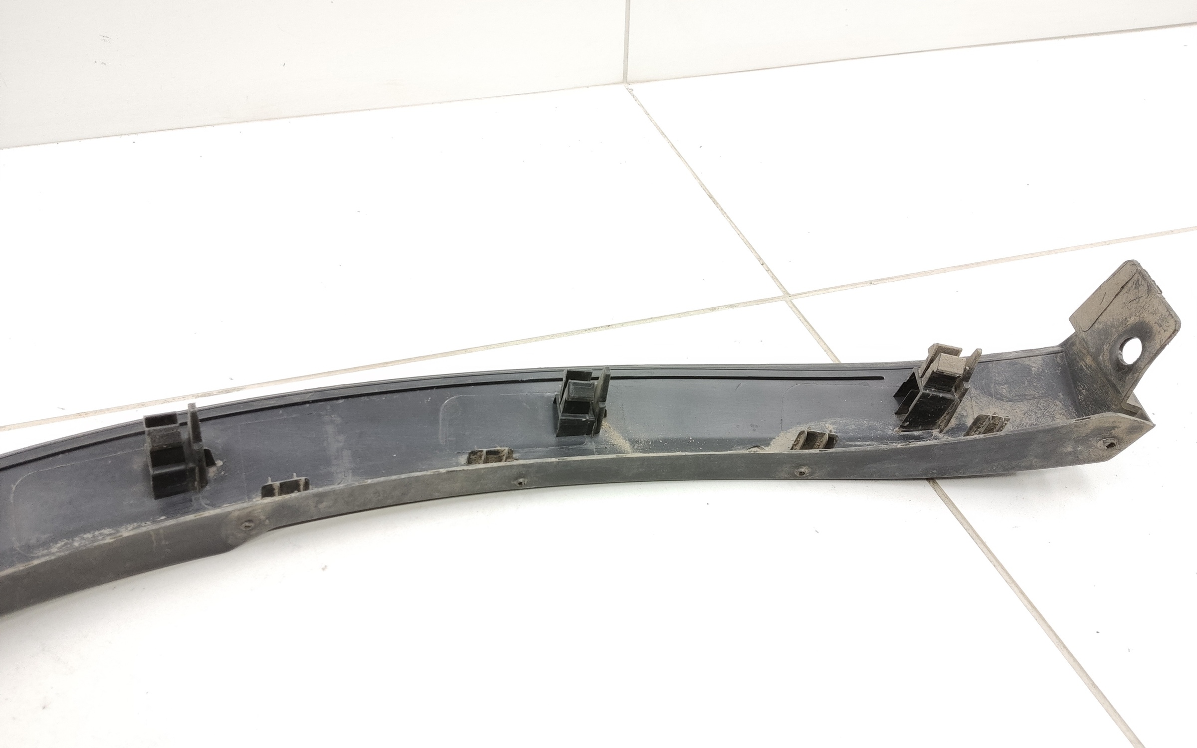 Накладка крыла заднего правого Geely Monjaro