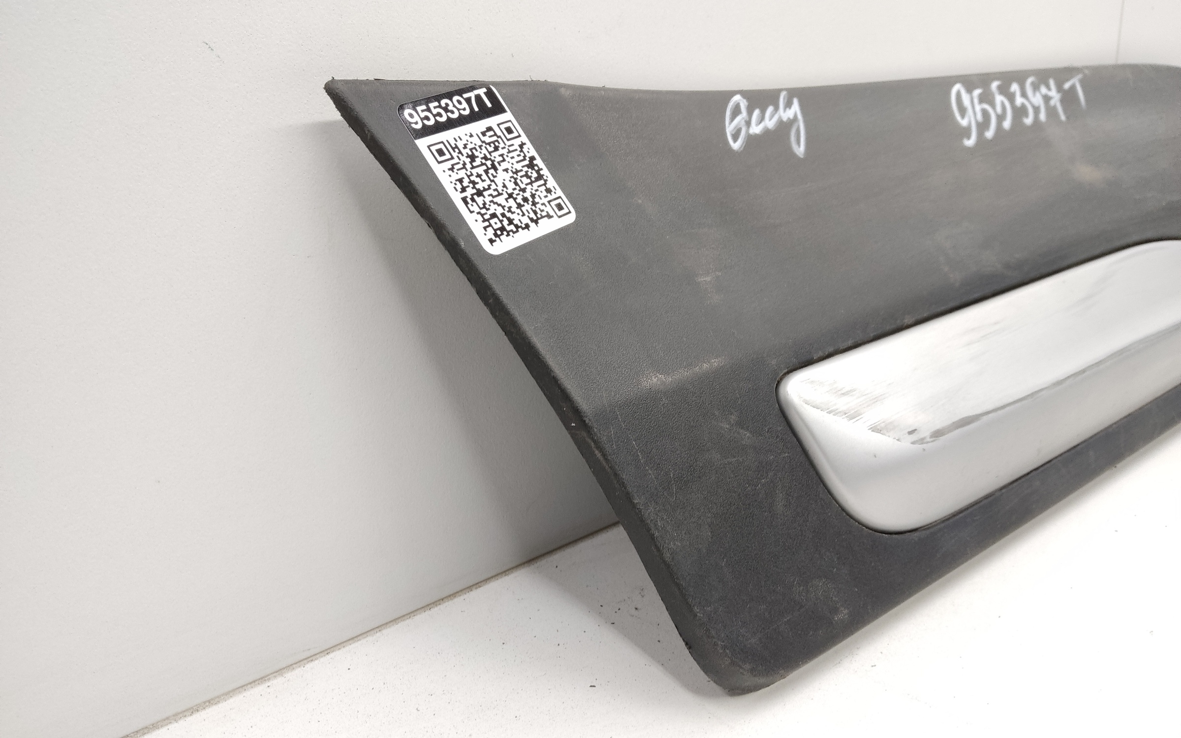 Накладка двери задней правой Geely Atlas