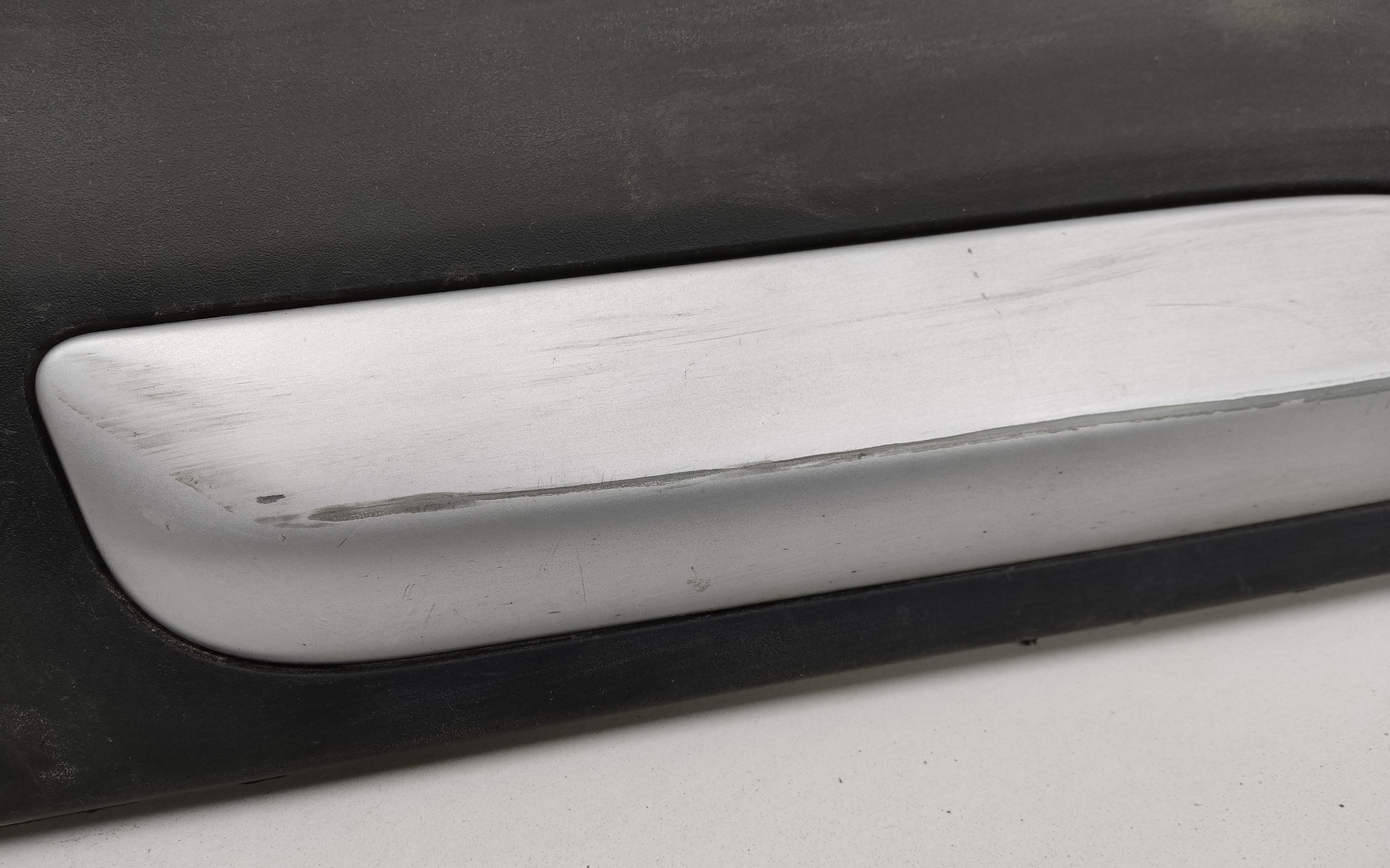 Накладка двери задней правой Geely Atlas