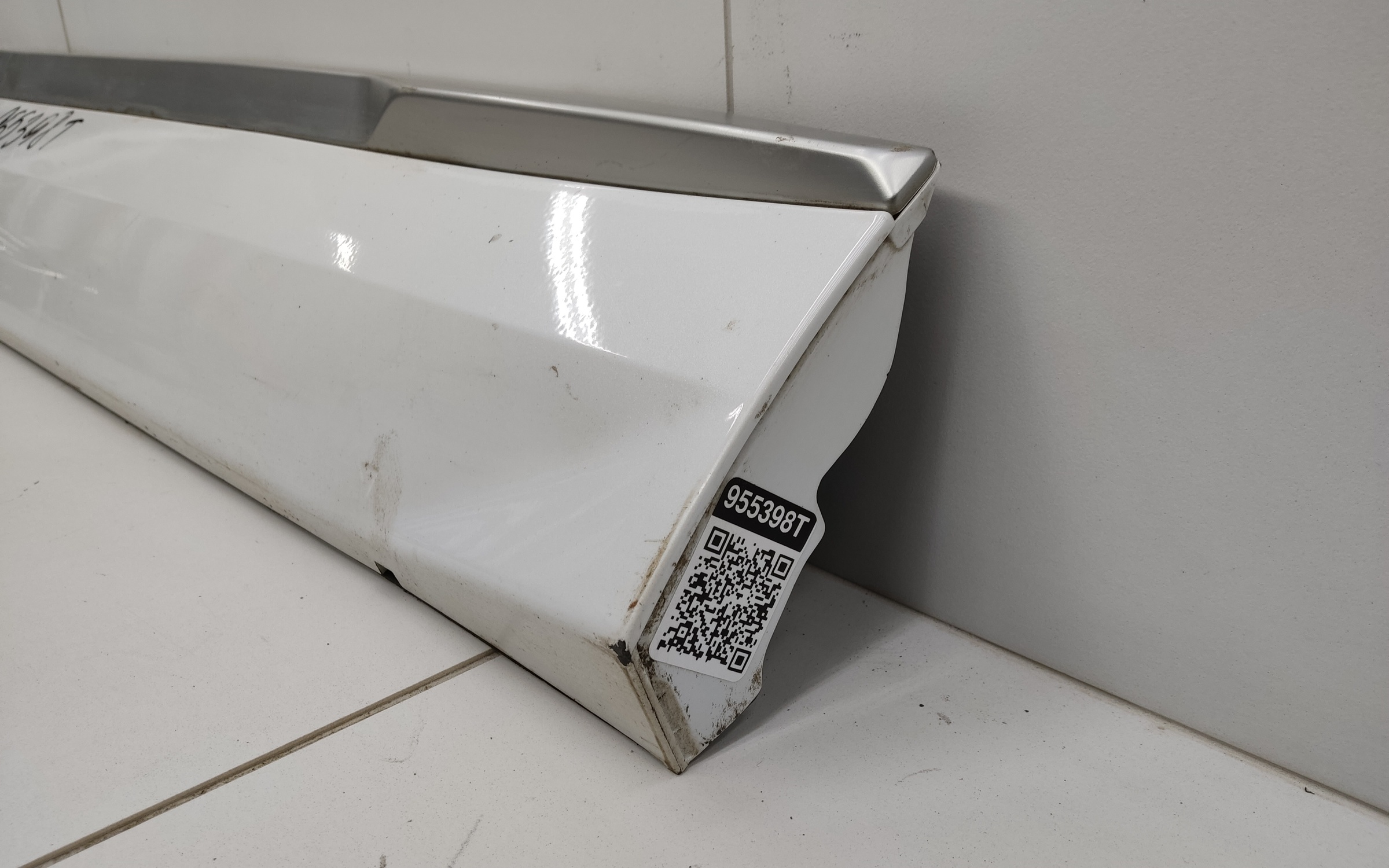 Накладка двери передней правой Geely Monjaro