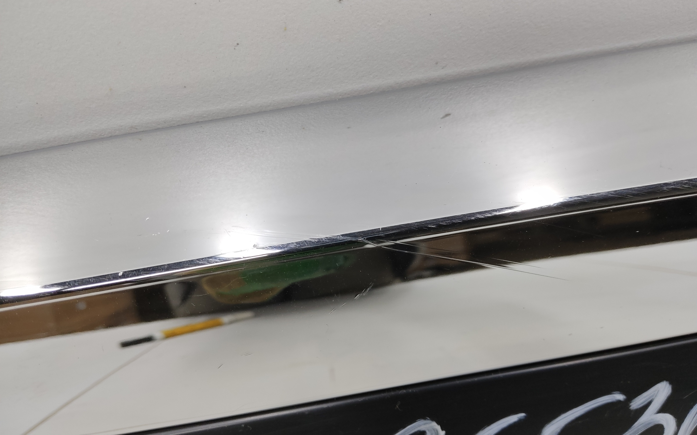 Накладка двери задней левой Geely Monjaro