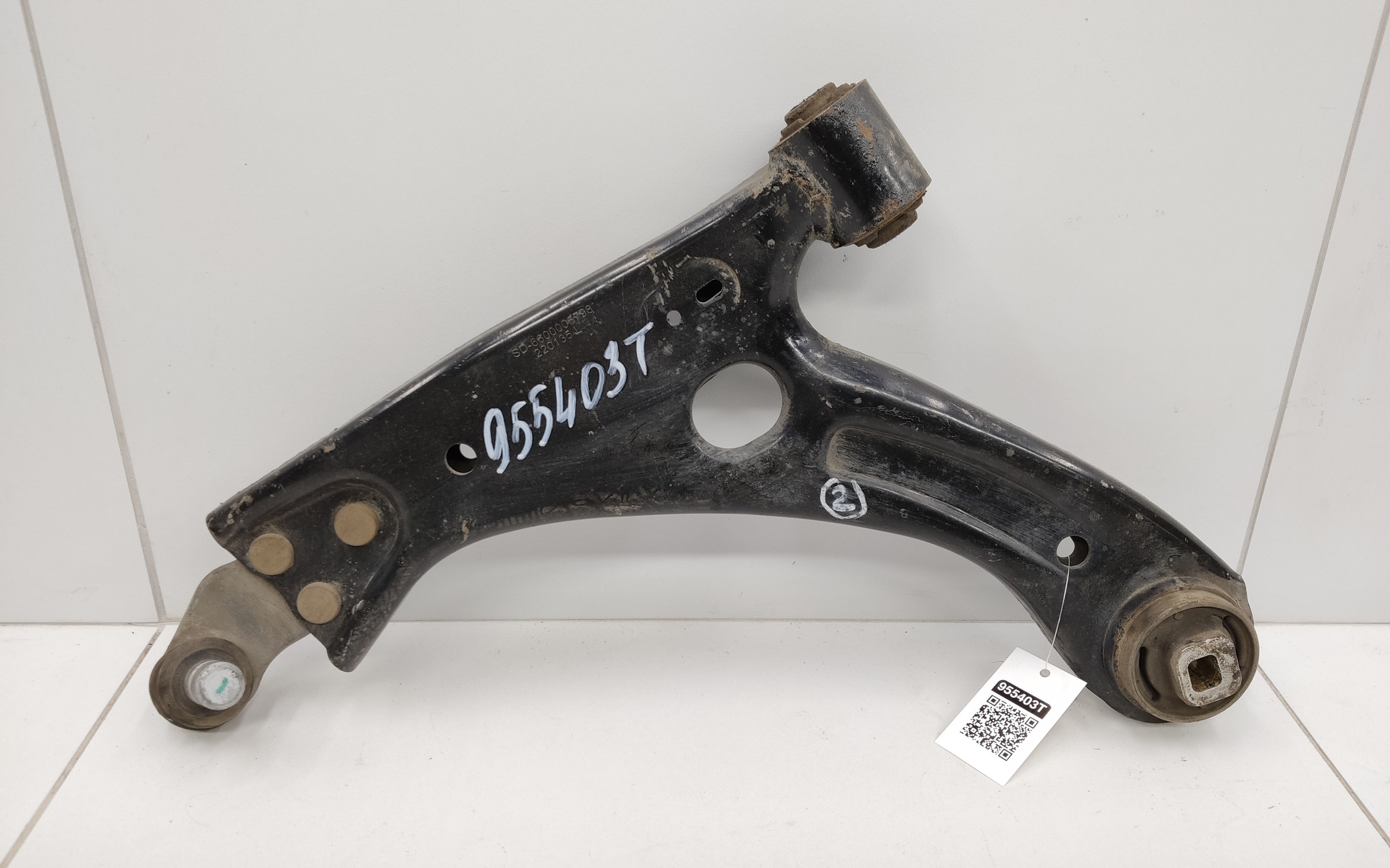 Рычаг передней подвески левый нижний Geely Tugella