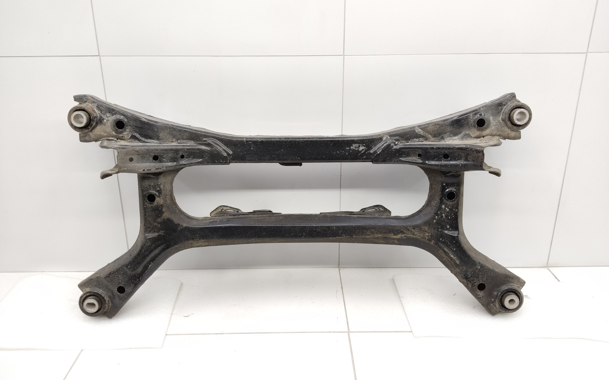 Подрамник задний Toyota Camry V70