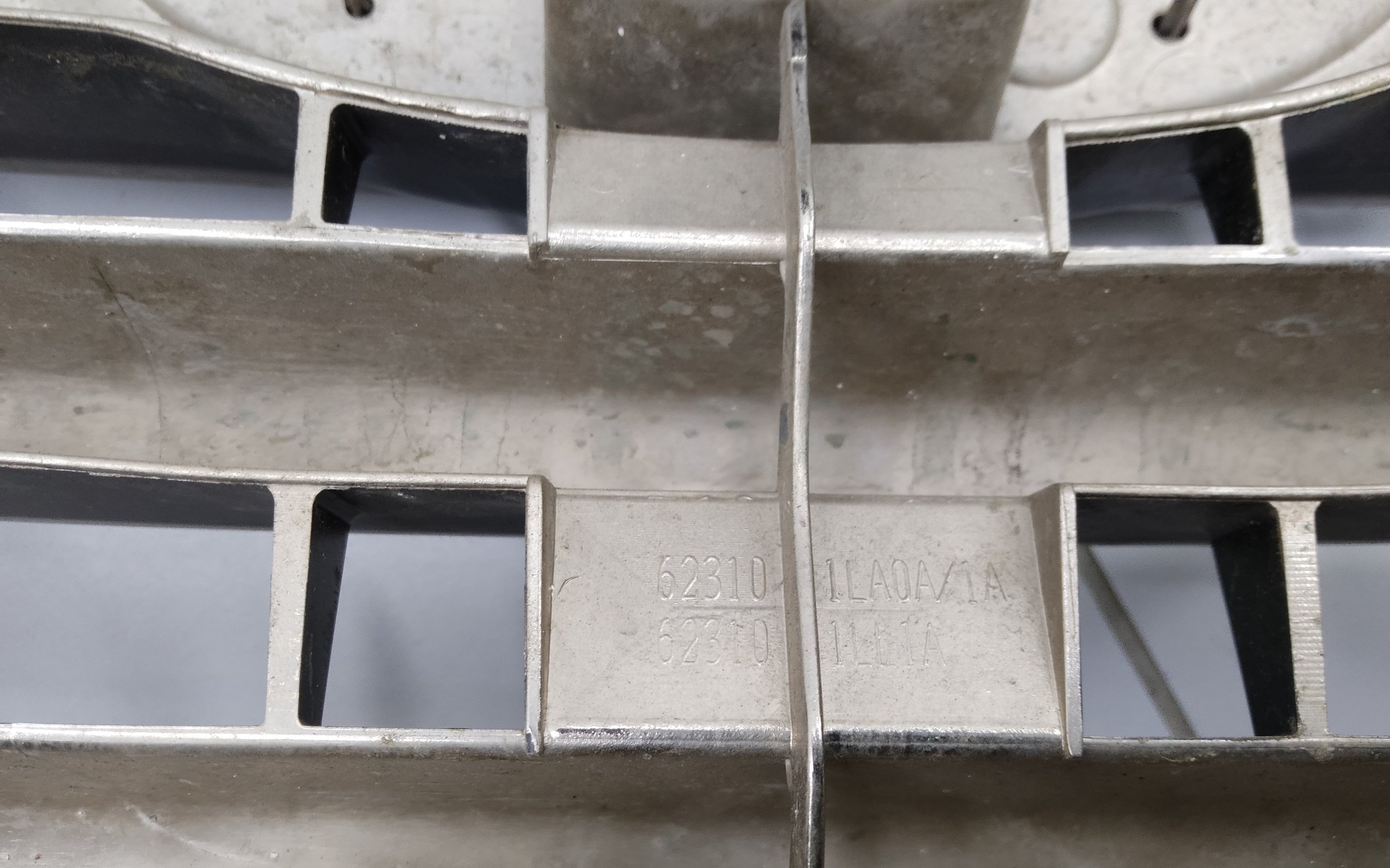 Решетка радиатора Infiniti QX56 2