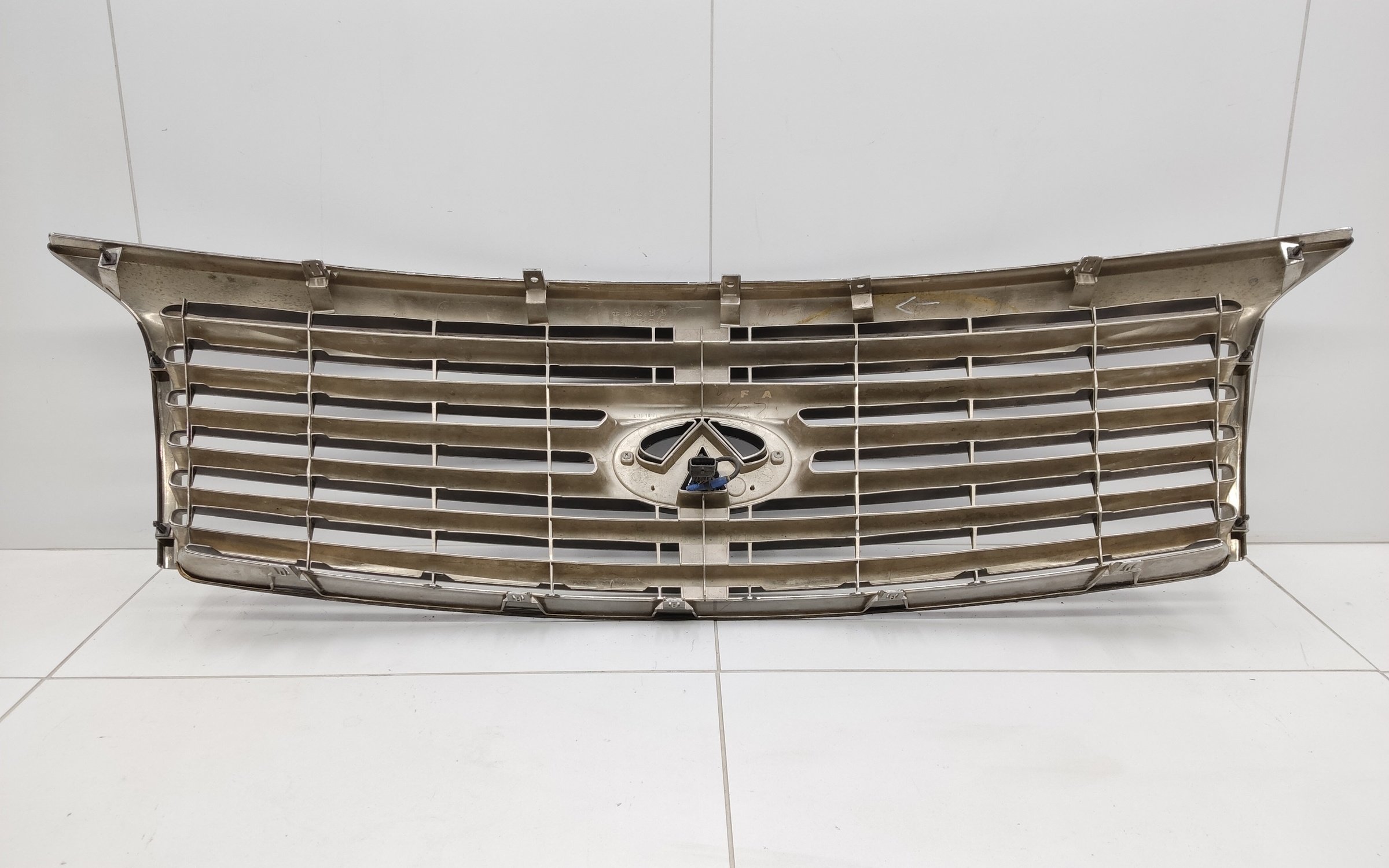 Решетка радиатора Infiniti QX56 2