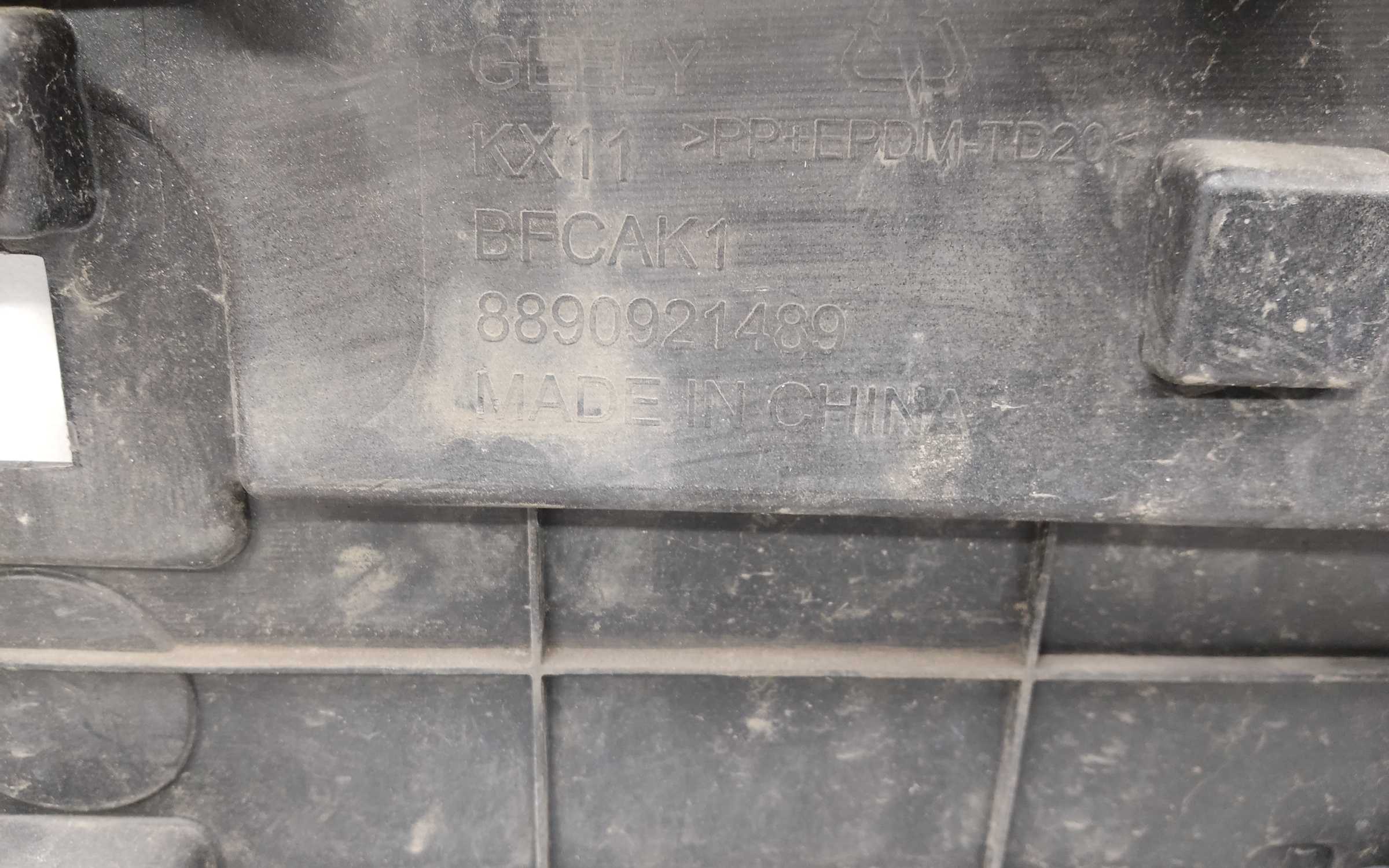 Бампер передний Geely Monjaro