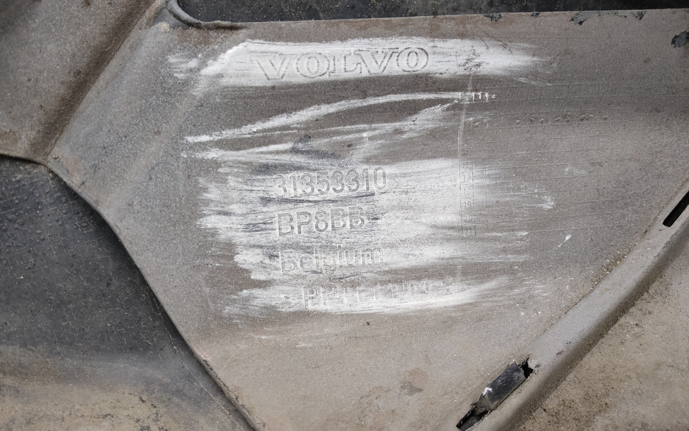 Бампер передний Volvo V40 Cross Country