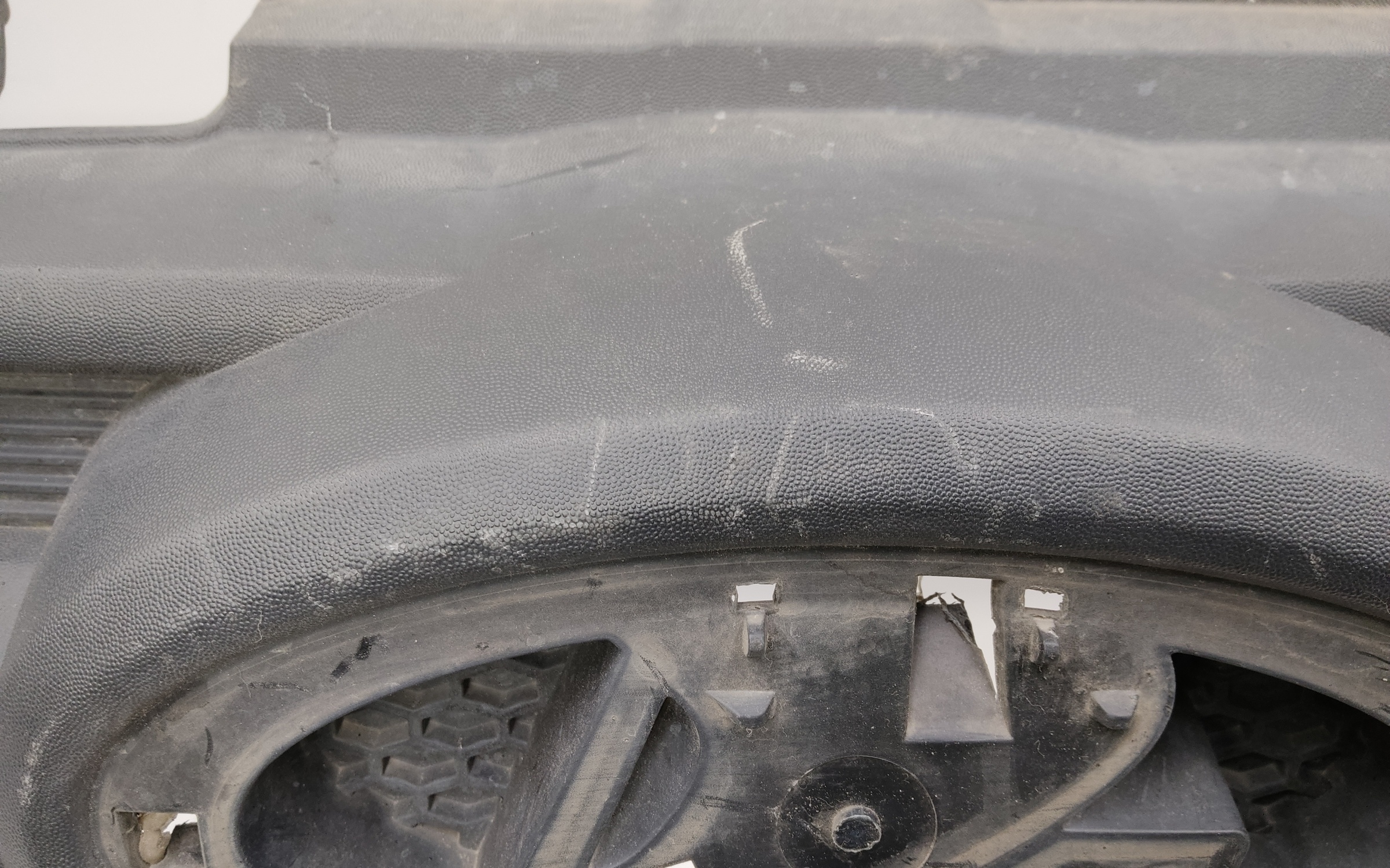 Бампер передний Lada Niva Travel