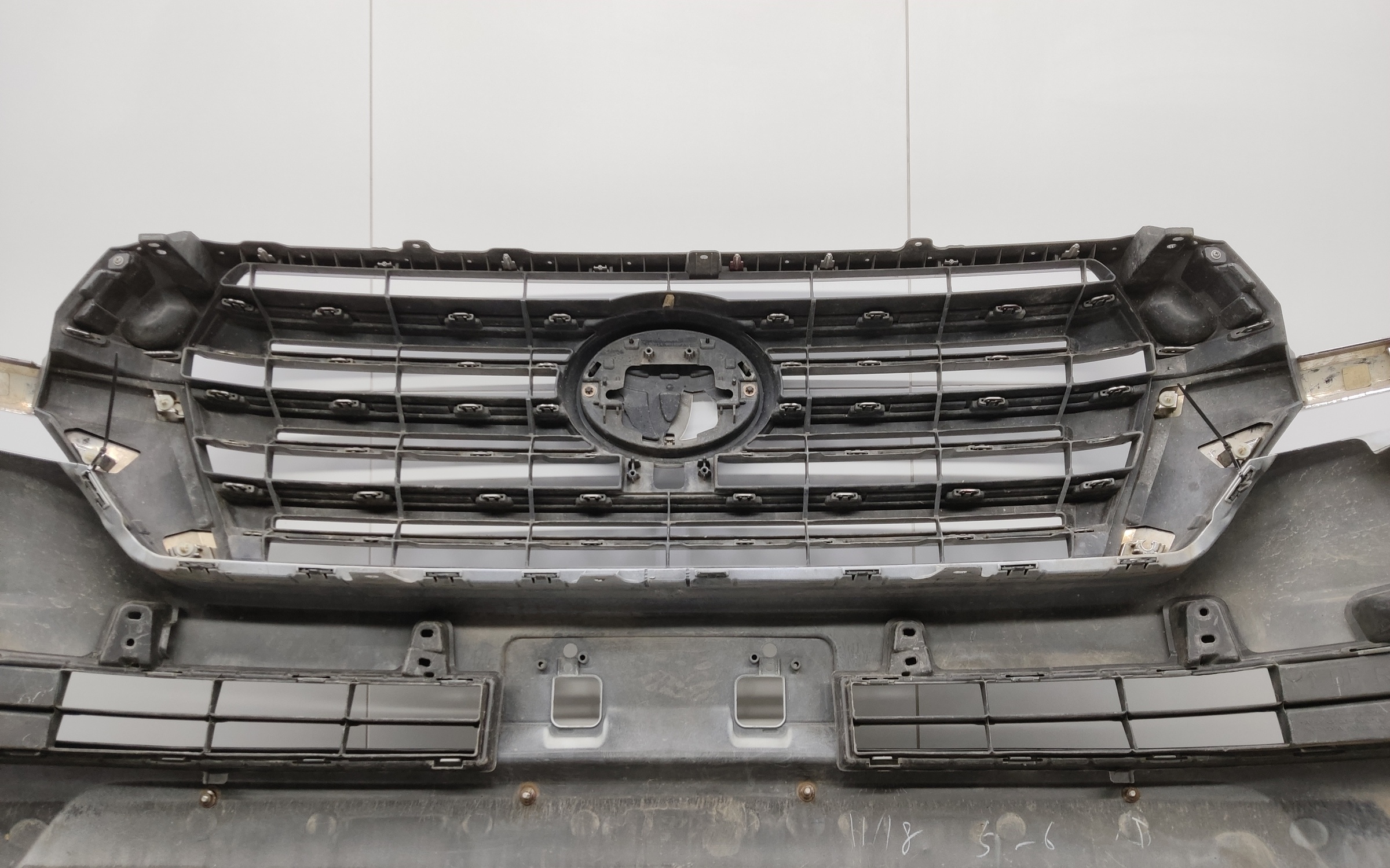 Бампер передний Toyota Land Cruiser 200 Restail 2